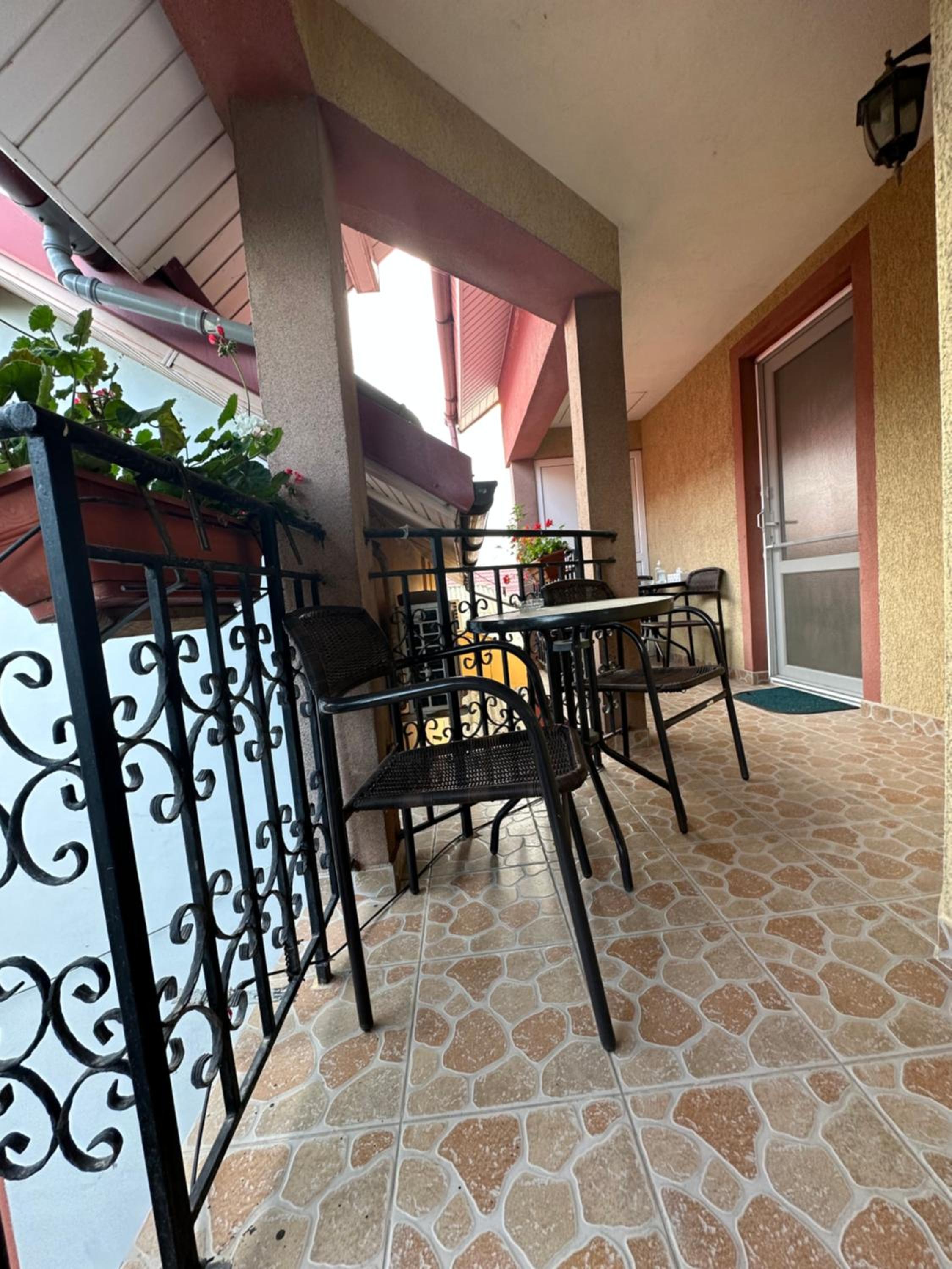 Casa Cu Flori Corbu