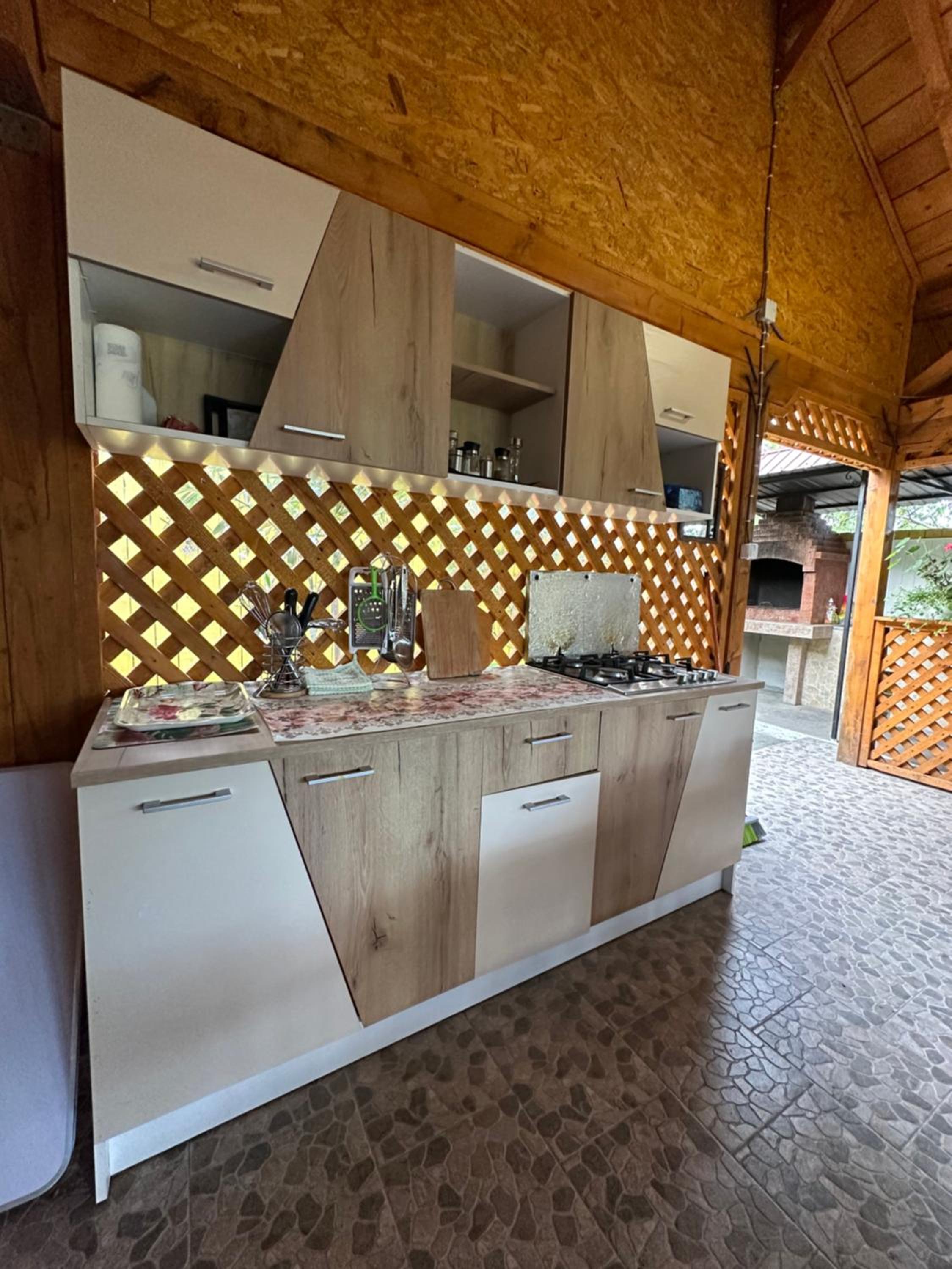 Casa Cu Flori Corbu