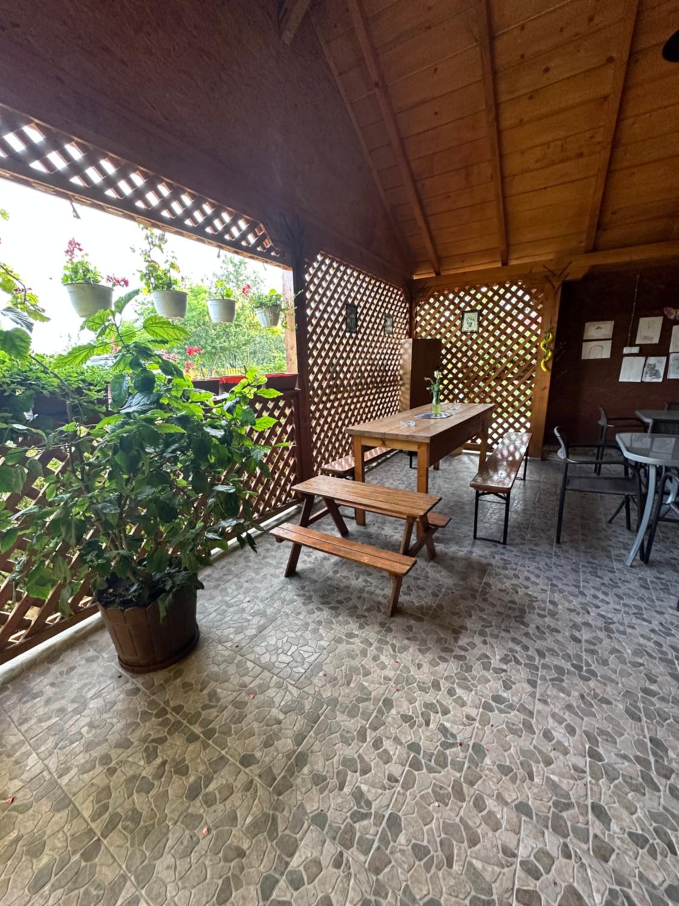 Casa Cu Flori Corbu