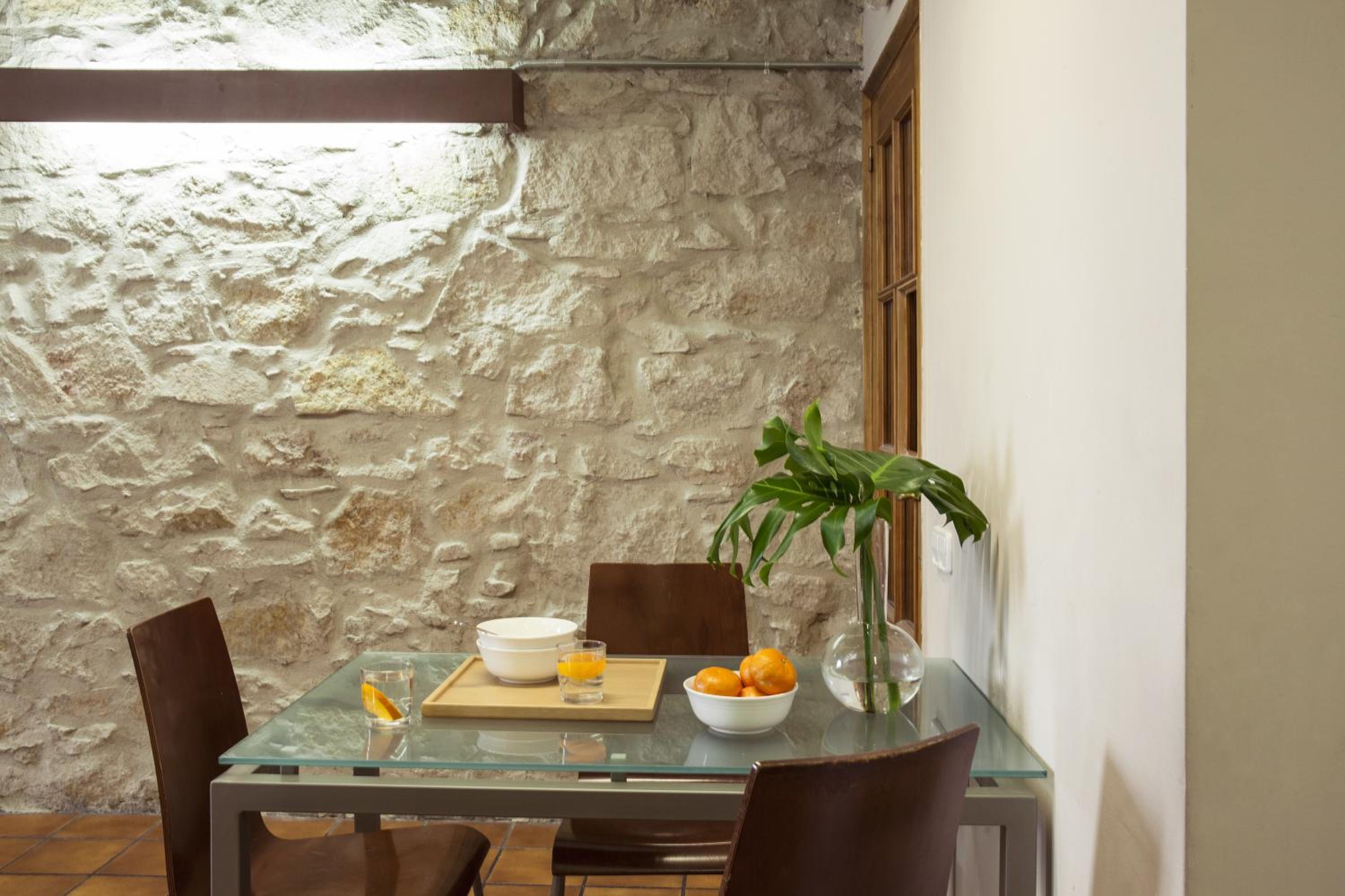 AinB Las Ramblas-Guardia Apartments - Image 4
