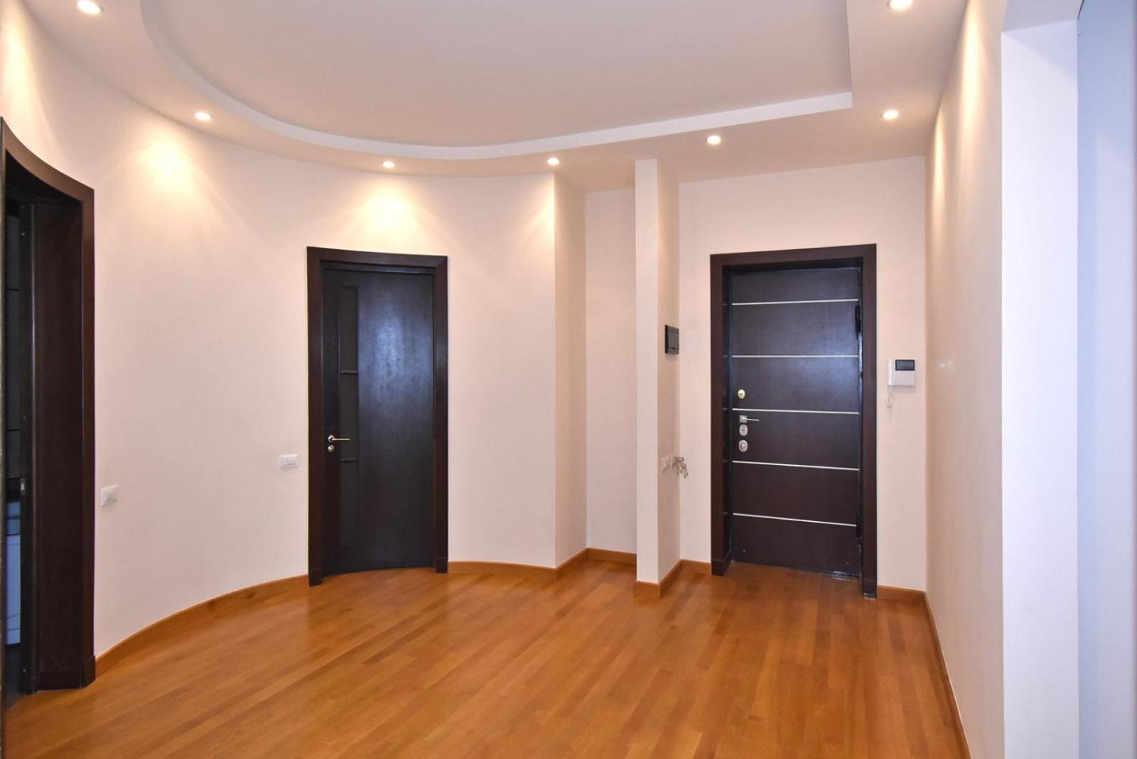 Teryan street, 3 bedrooms Luxury & Grand, Sunny apartment TT663