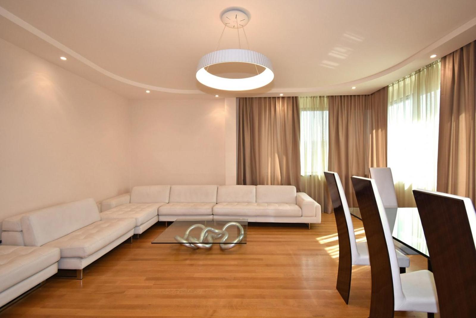 Teryan street, 3 bedrooms Luxury & Grand, Sunny apartment TT663