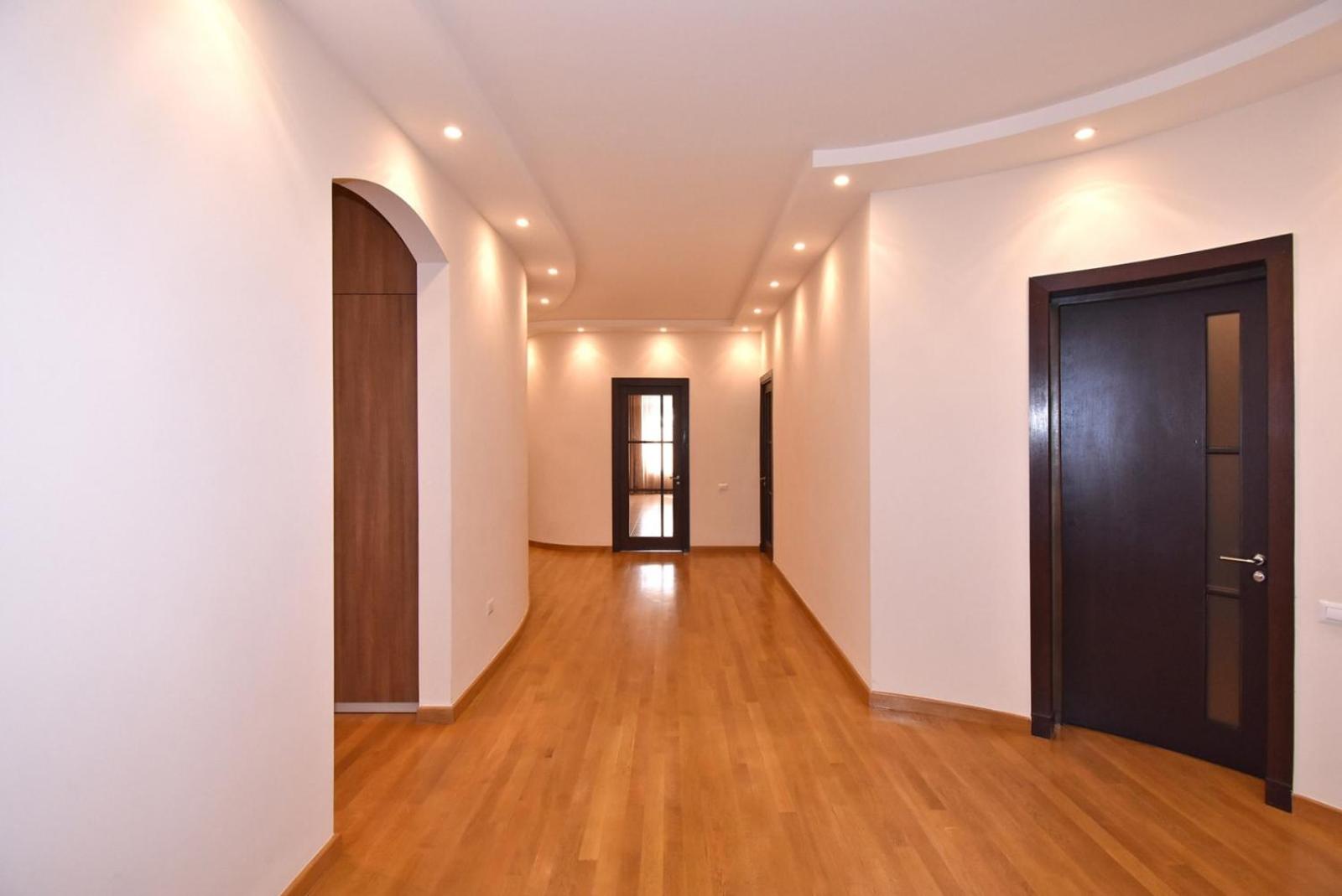 Teryan street, 3 bedrooms Luxury & Grand, Sunny apartment TT663