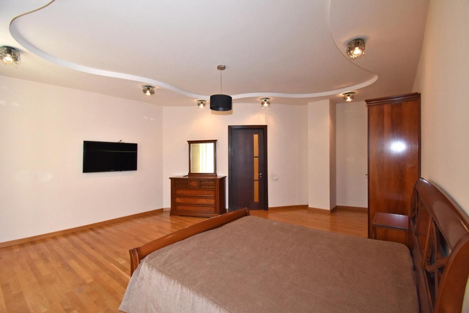 Teryan street, 3 bedrooms Luxury & Grand, Sunny apartment TT663