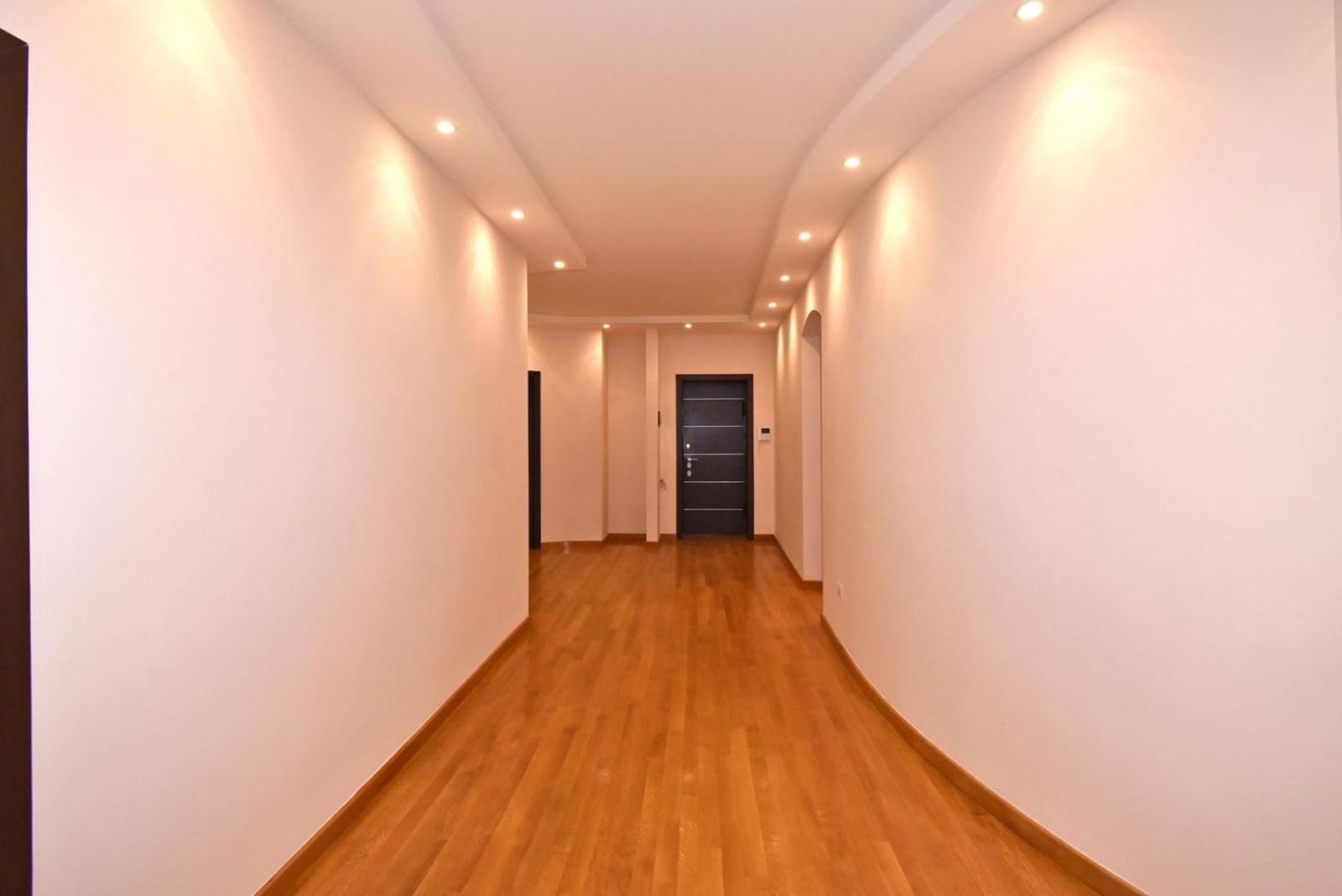 Teryan street, 3 bedrooms Luxury & Grand, Sunny apartment TT663