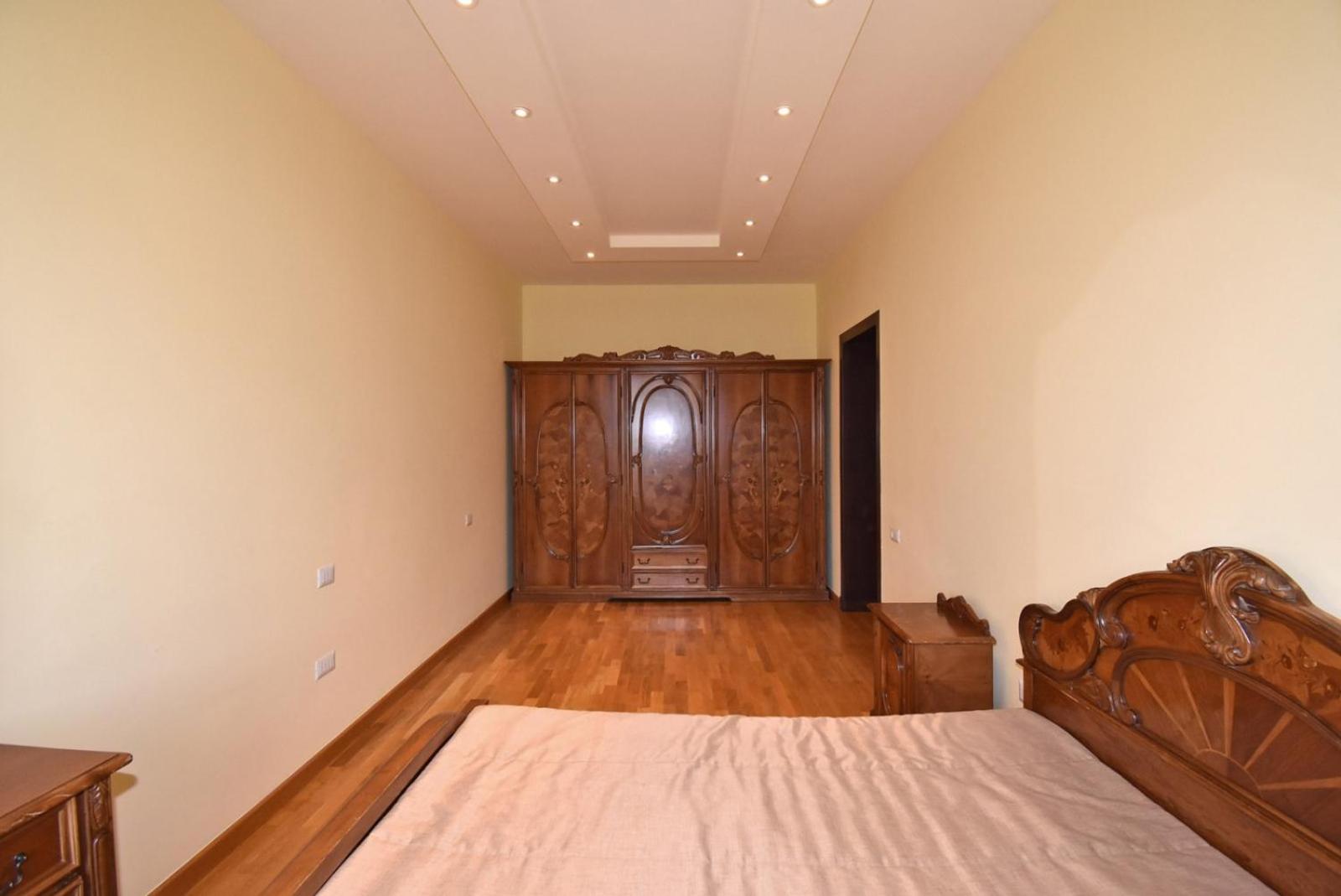 Teryan street, 3 bedrooms Luxury & Grand, Sunny apartment TT663