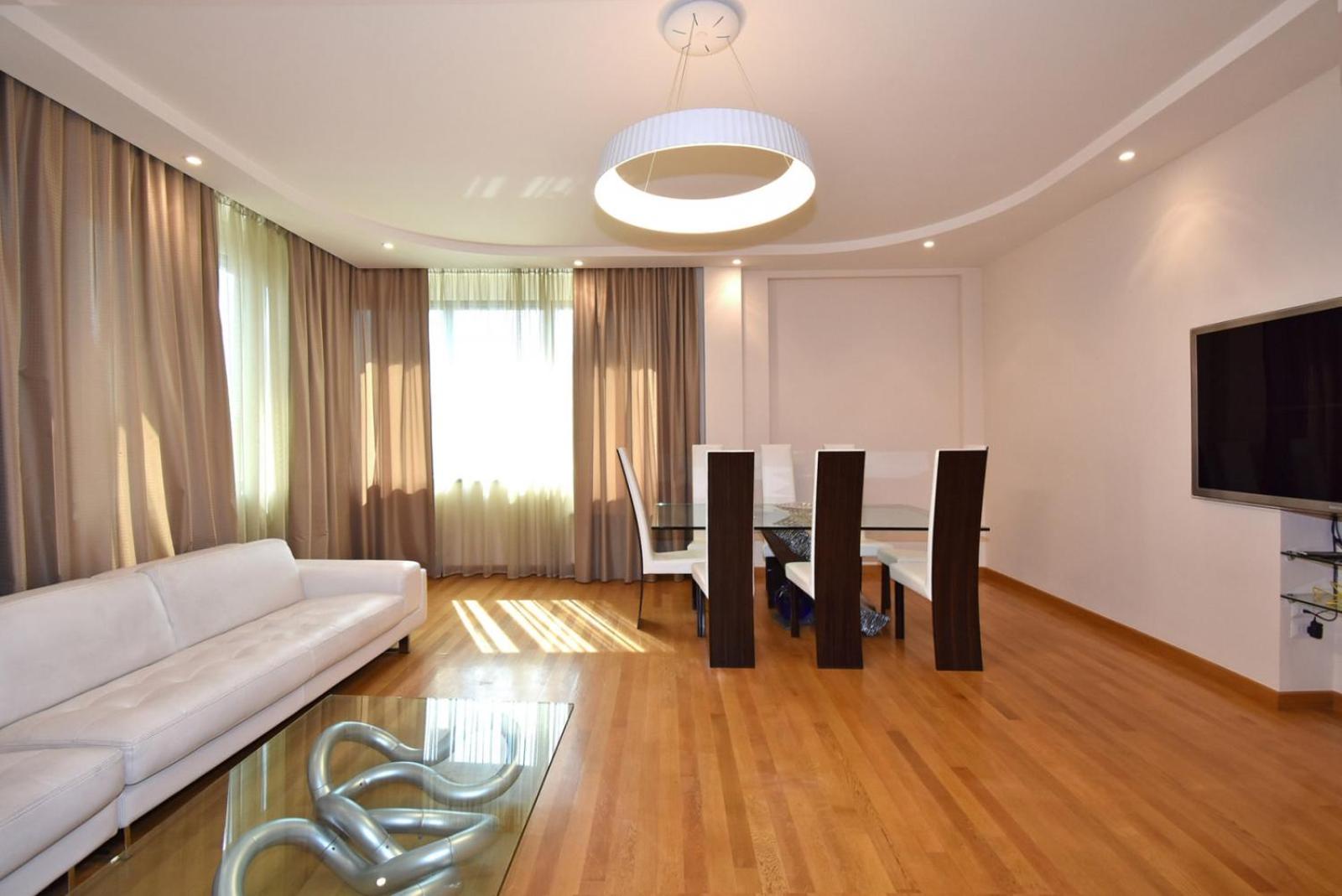Teryan street, 3 bedrooms Luxury & Grand, Sunny apartment TT663
