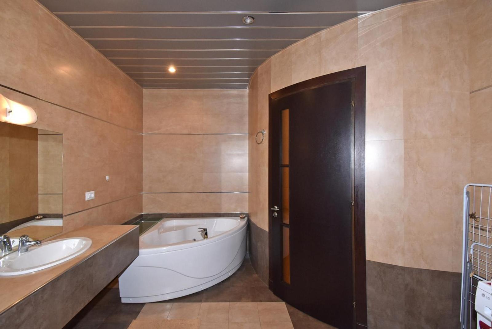 Teryan street, 3 bedrooms Luxury & Grand, Sunny apartment TT663
