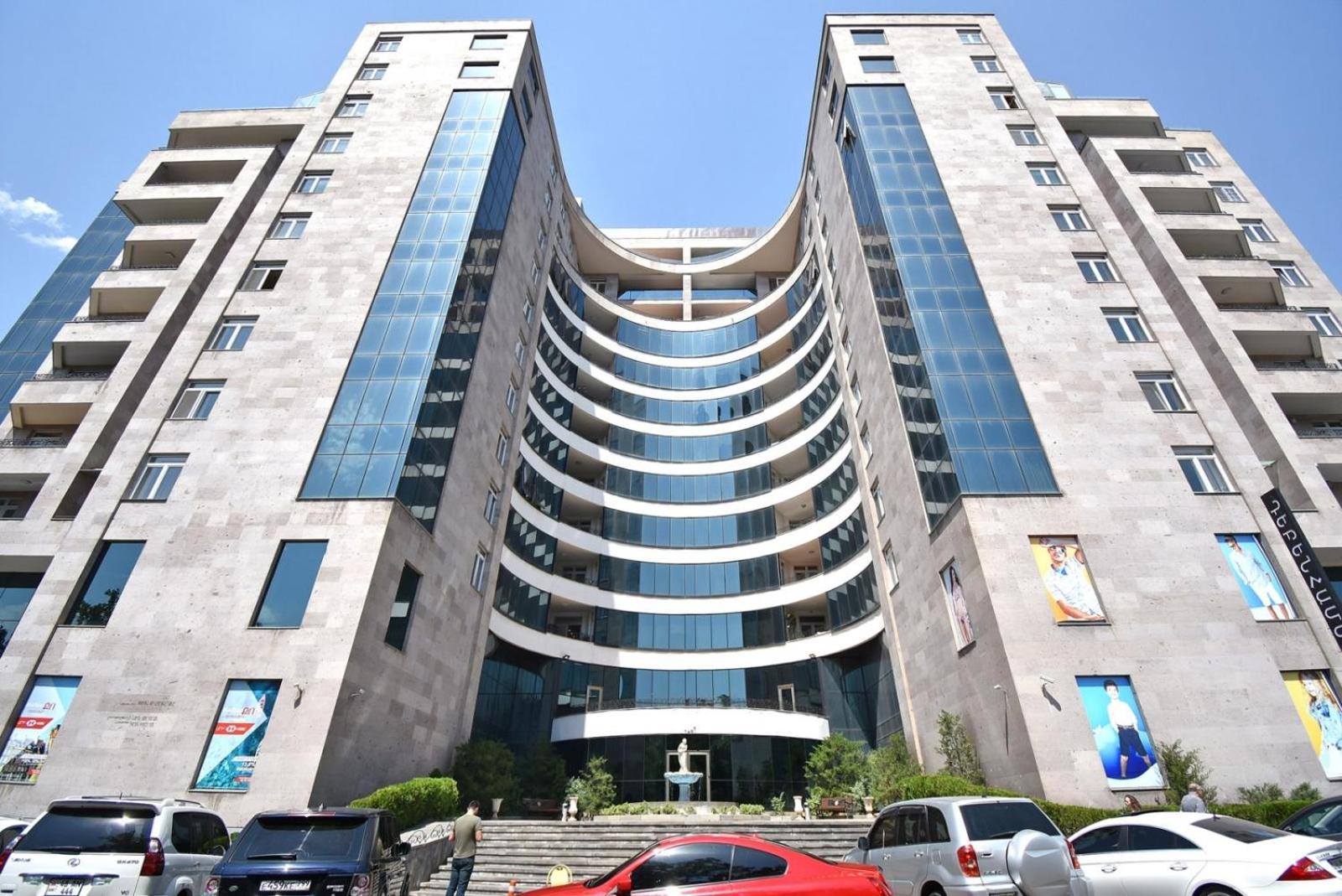 Teryan street, 3 bedrooms Luxury & Grand, Sunny apartment TT663