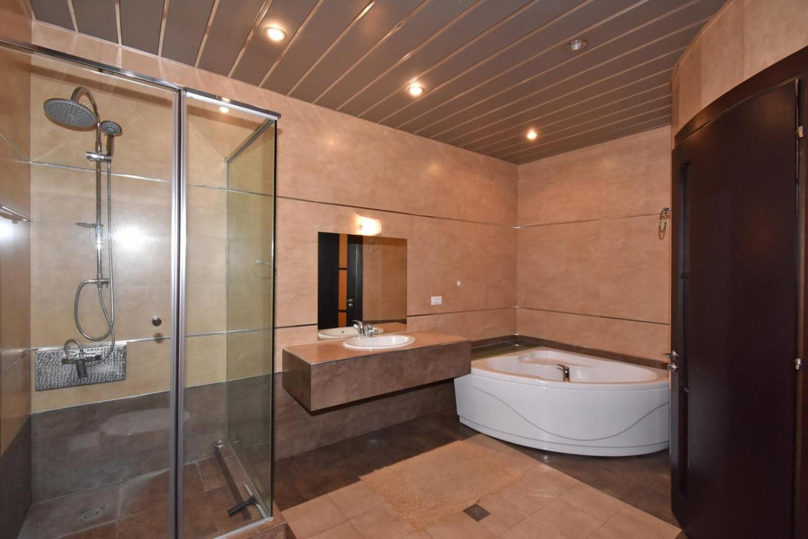 Teryan street, 3 bedrooms Luxury & Grand, Sunny apartment TT663