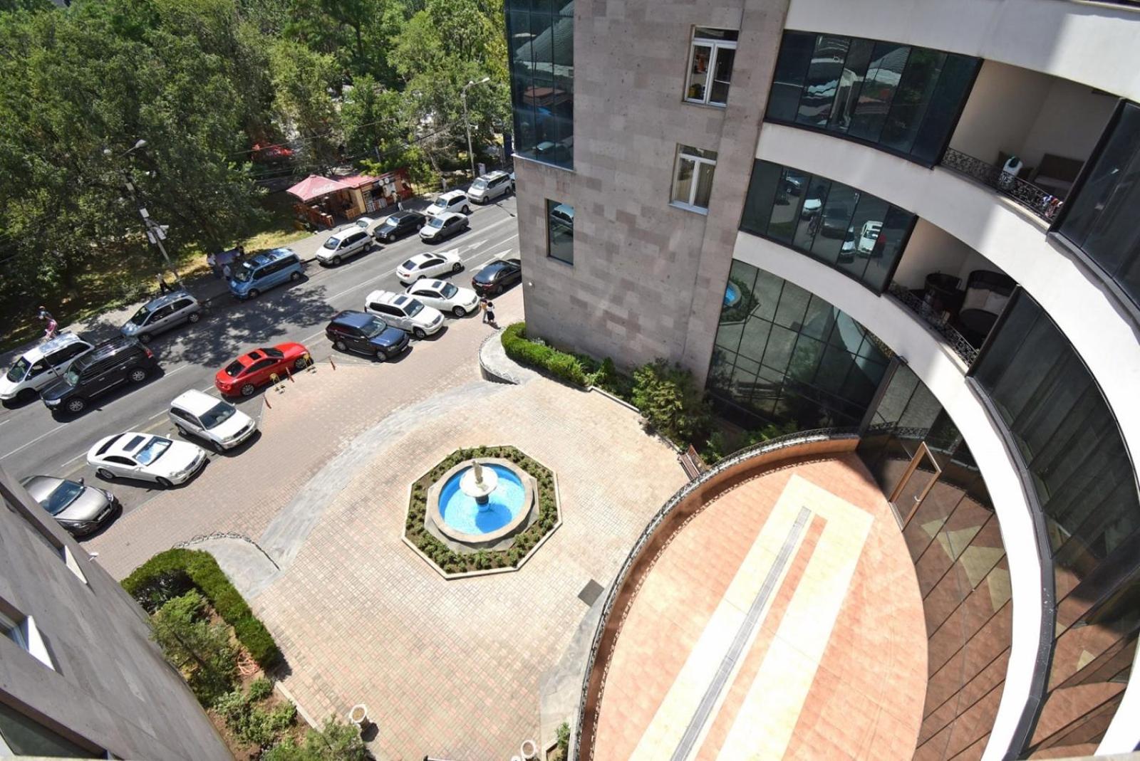 Teryan street, 3 bedrooms Luxury & Grand, Sunny apartment TT663