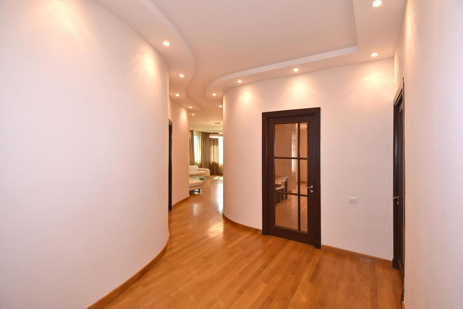 Teryan street, 3 bedrooms Luxury & Grand, Sunny apartment TT663