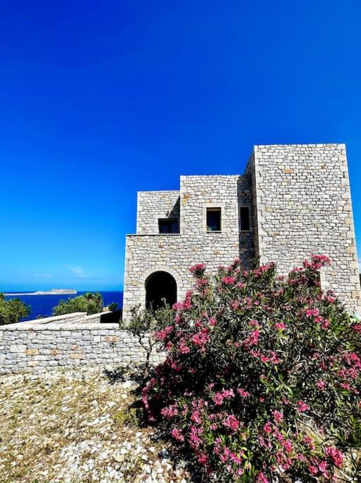 Cozy Cliff Tower w/ Breathtaking Sea Views photo 5