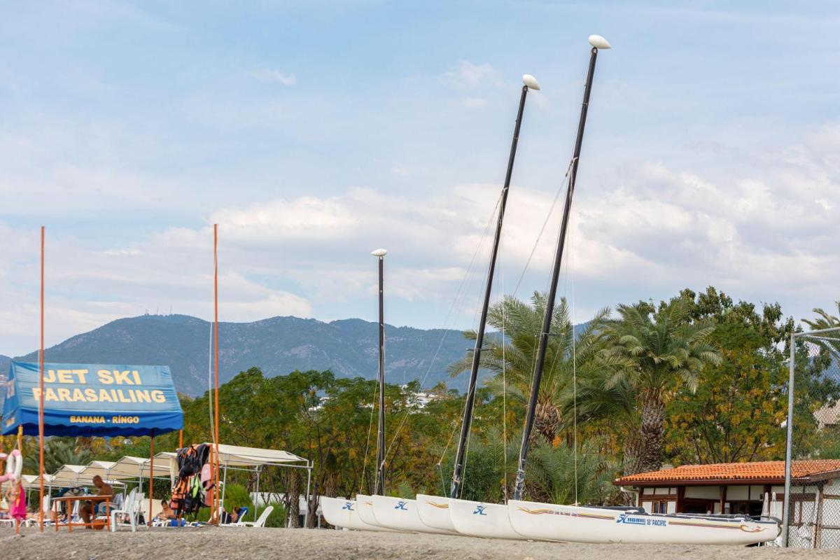 Labranda Alantur - Image 72