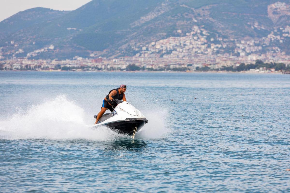 Labranda Alantur - Image 108