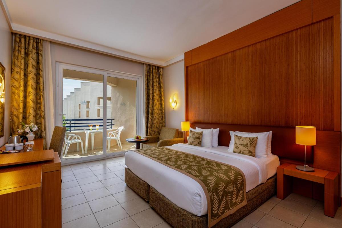 Labranda Alantur - Image 30