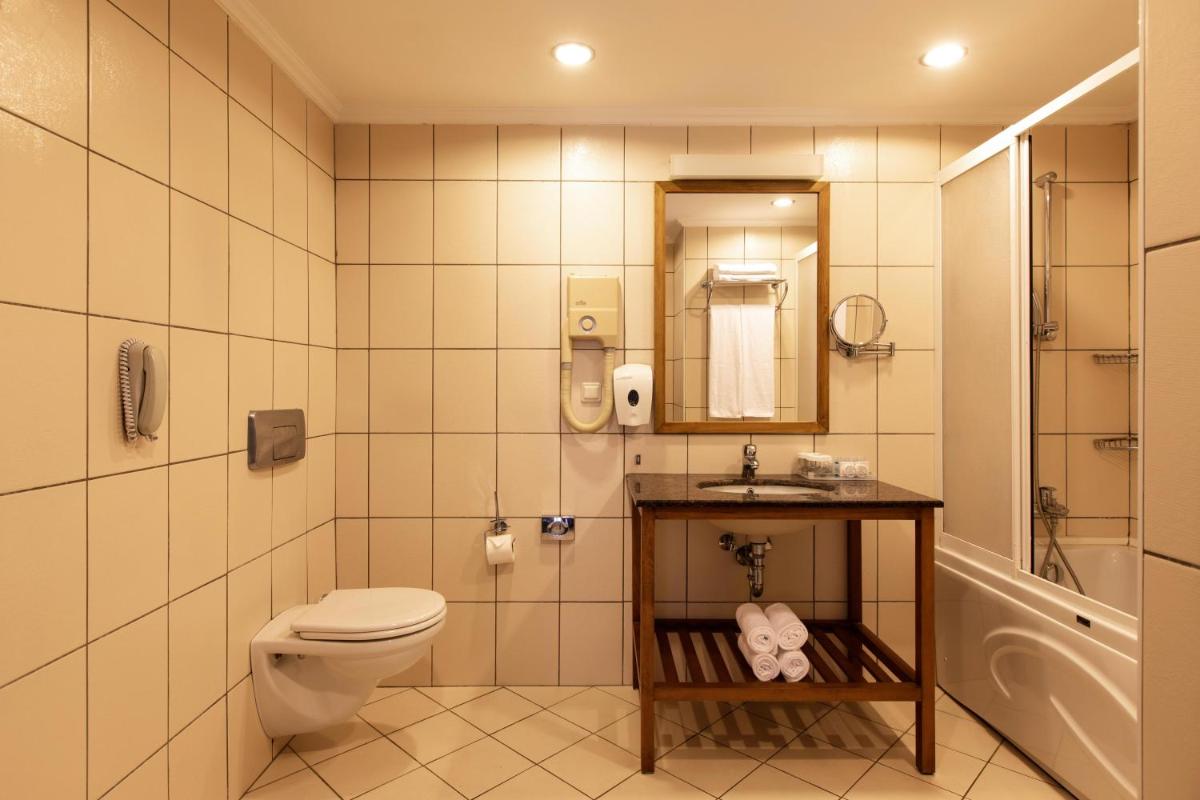 Labranda Alantur - Image 50