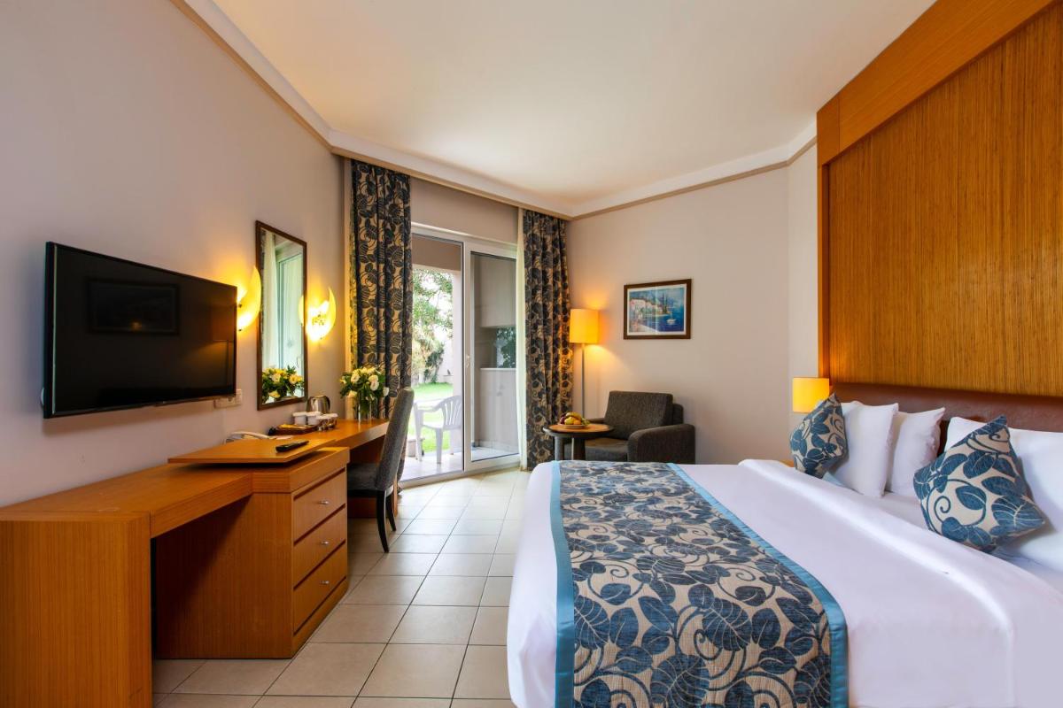 Labranda Alantur - Image 35