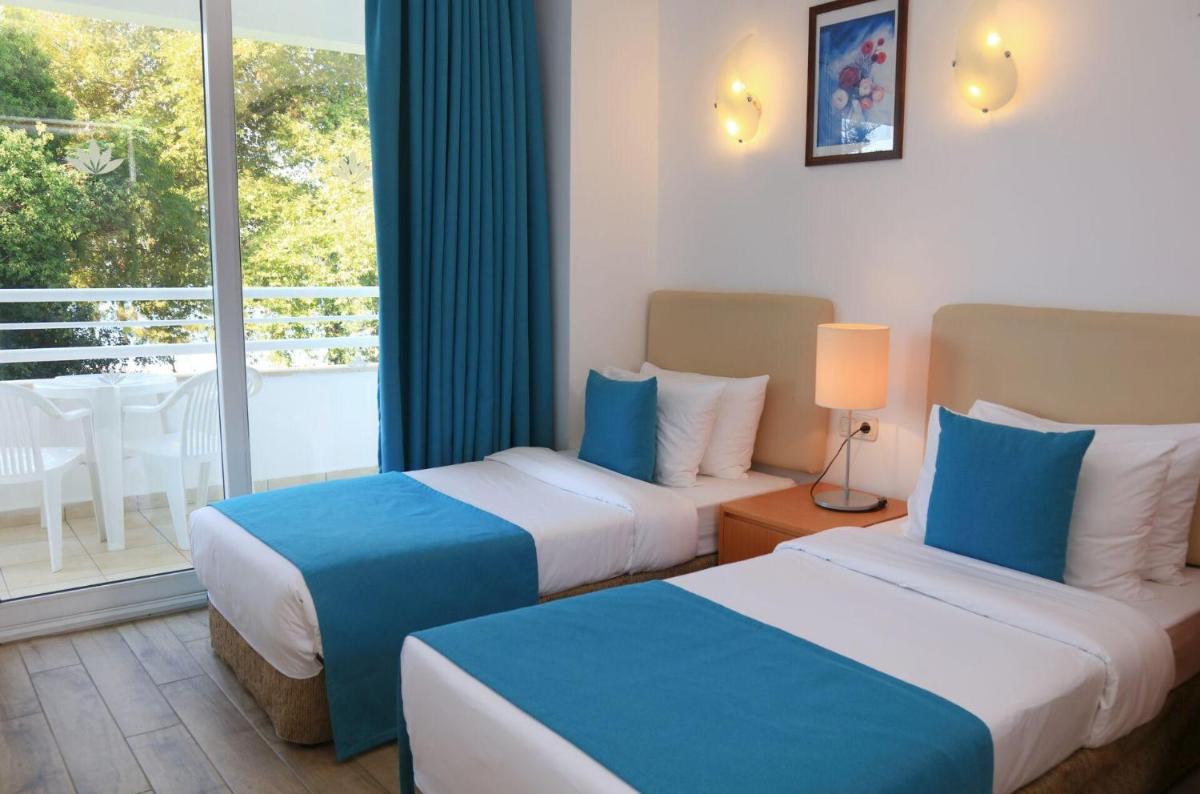 Labranda Alantur - Image 32