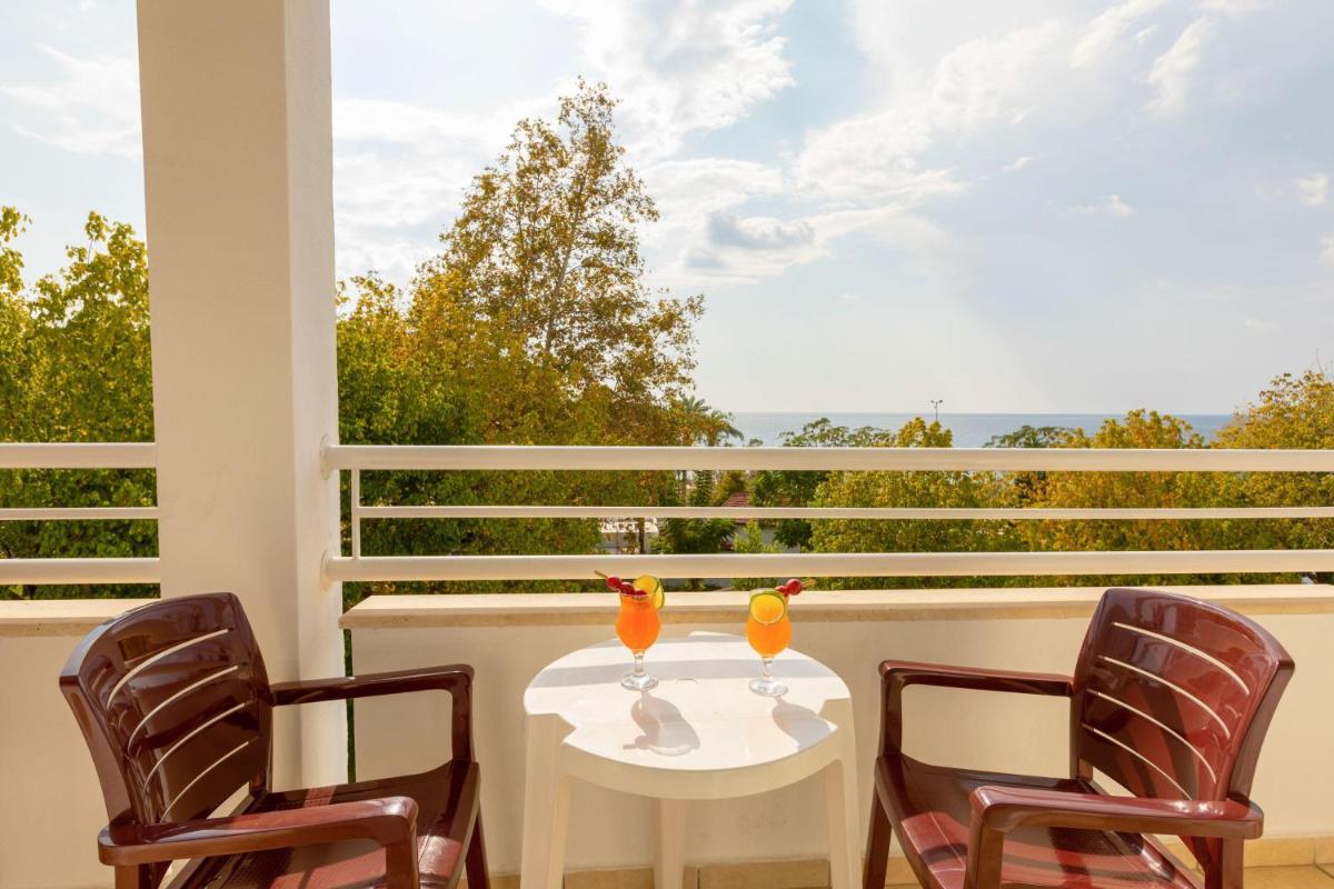 Labranda Alantur - Image 93