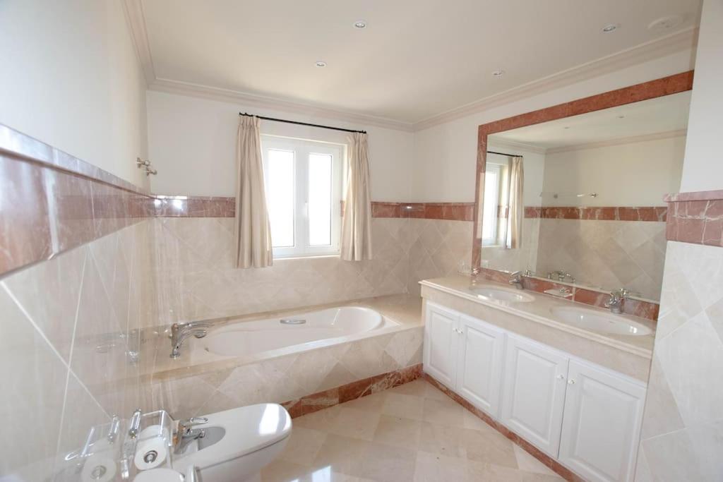 Seaviews Villa in El Paraiso