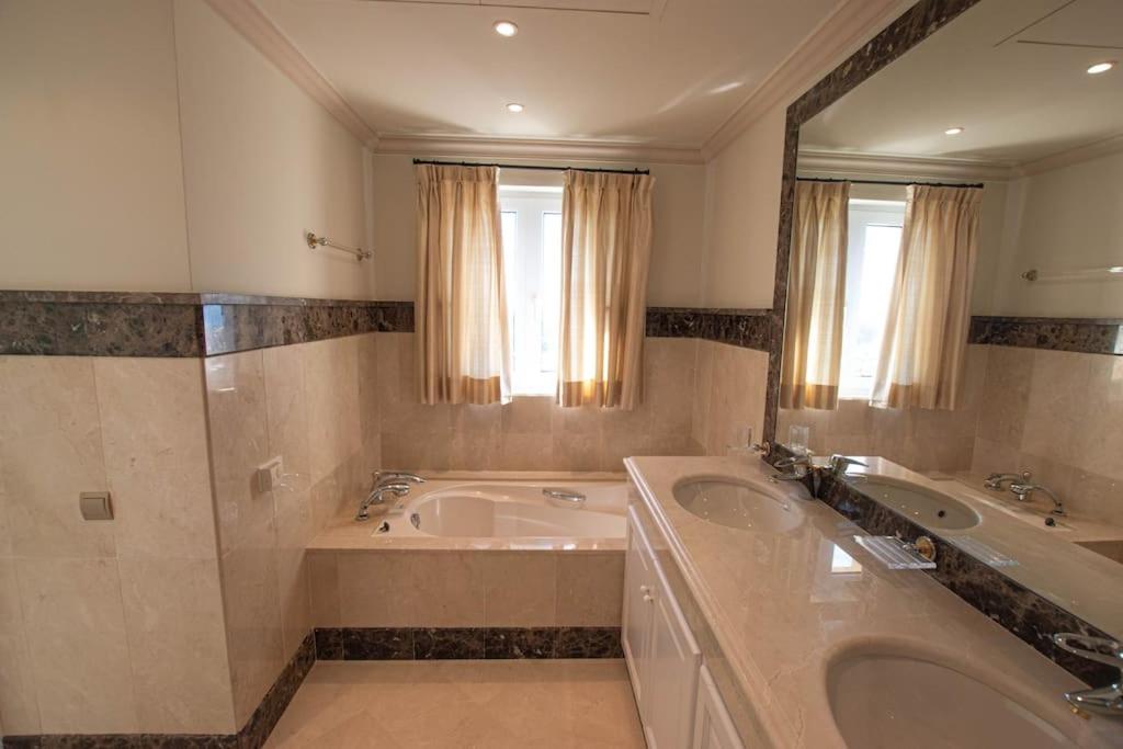 Seaviews Villa in El Paraiso