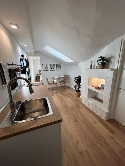 Vittorio Cozy Mansard