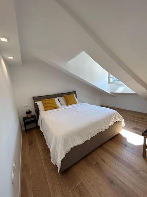 Vittorio Cozy Mansard