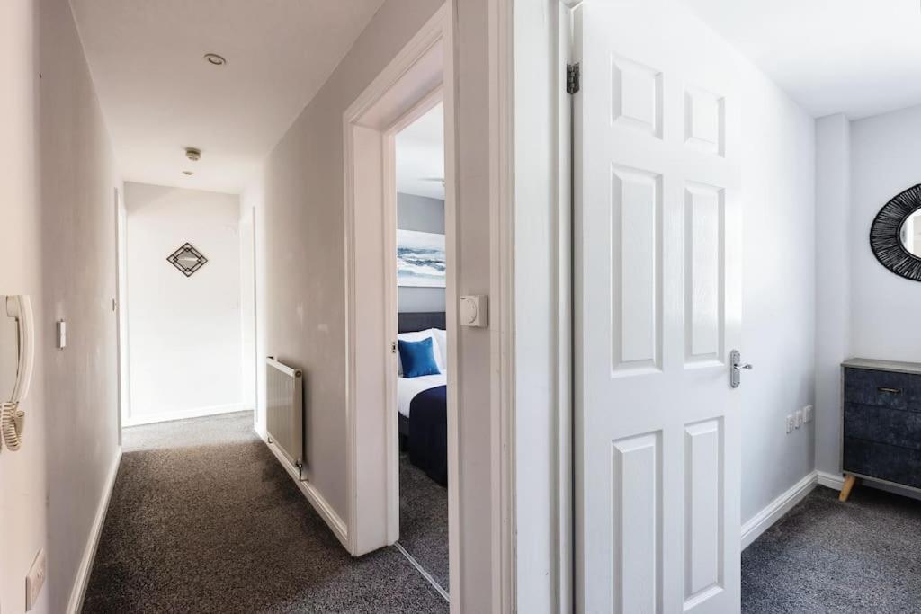 Stunning Refurbished Apartment in Central Cheltenham inc. Parking view 3