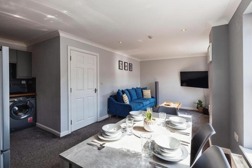 Stunning Refurbished Apartment in Central Cheltenham inc. Parking view 4