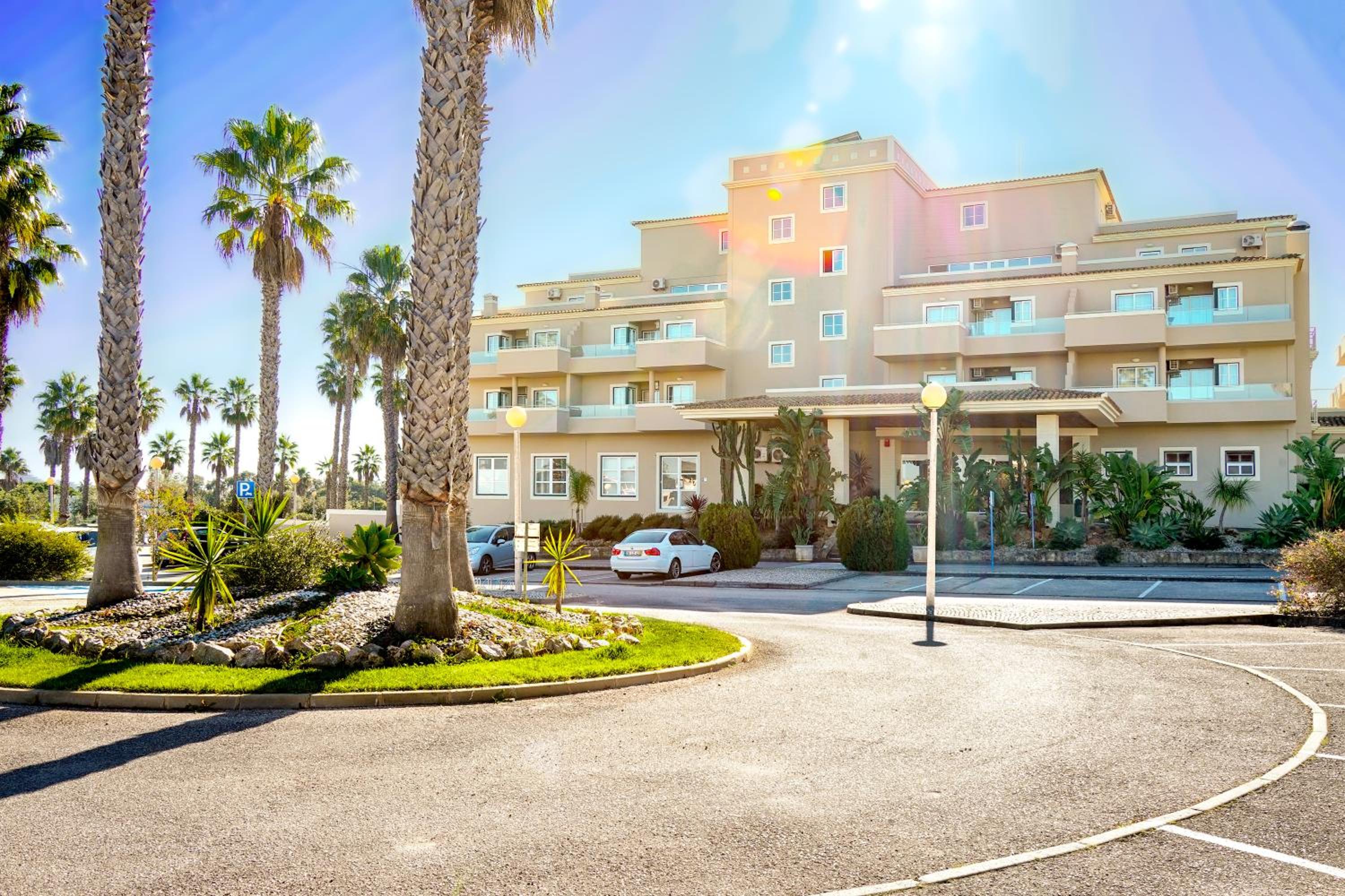 Hotel Vitor's Plaza - Image 1