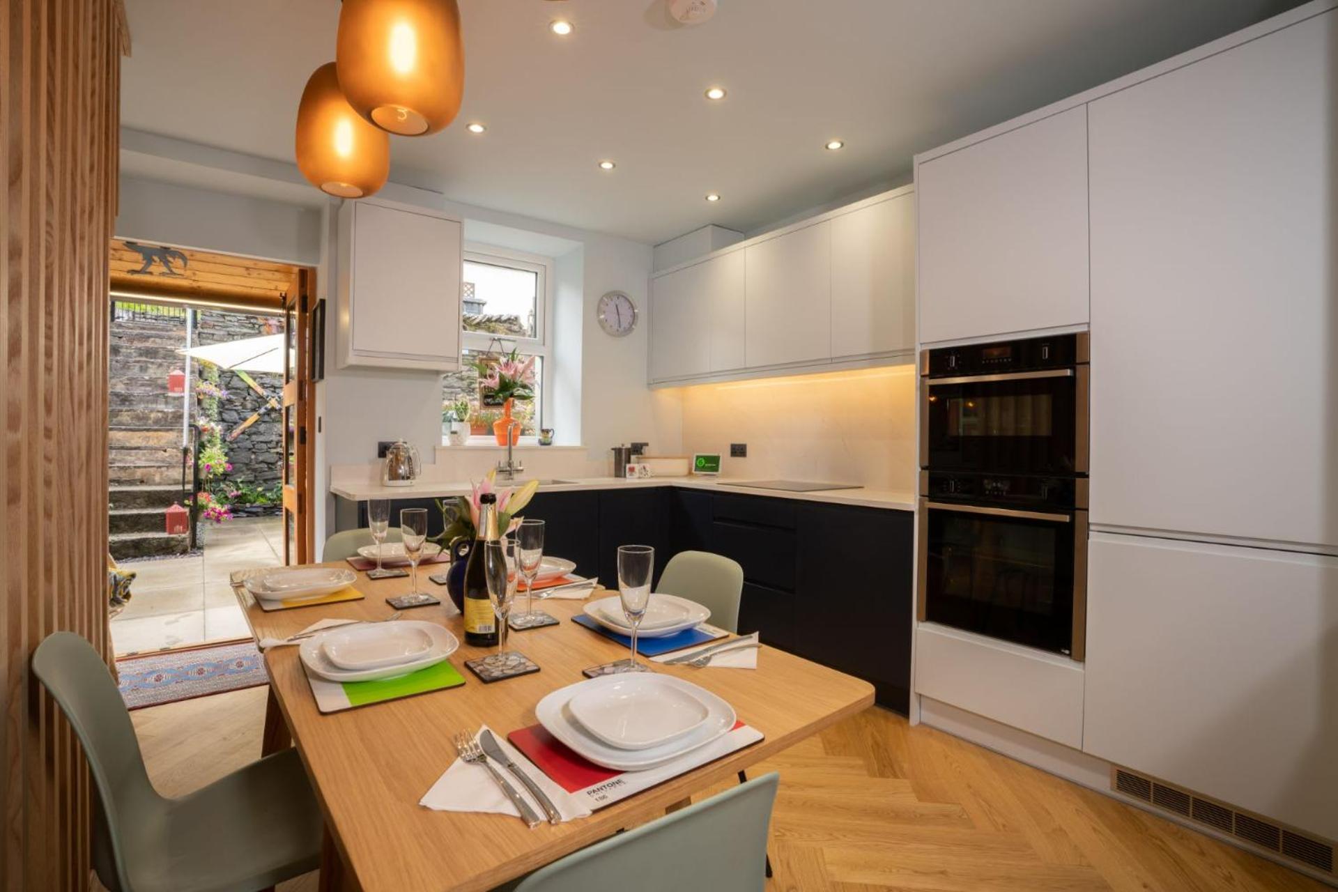 Modern Home in Windermere by LetMeStay view 4