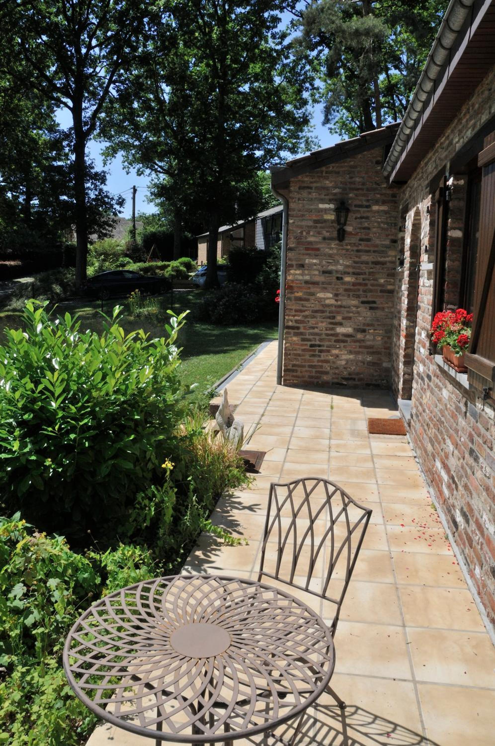 Très belle Villa 4 façades dans quartier vert et arboré - 5 kms de Namur