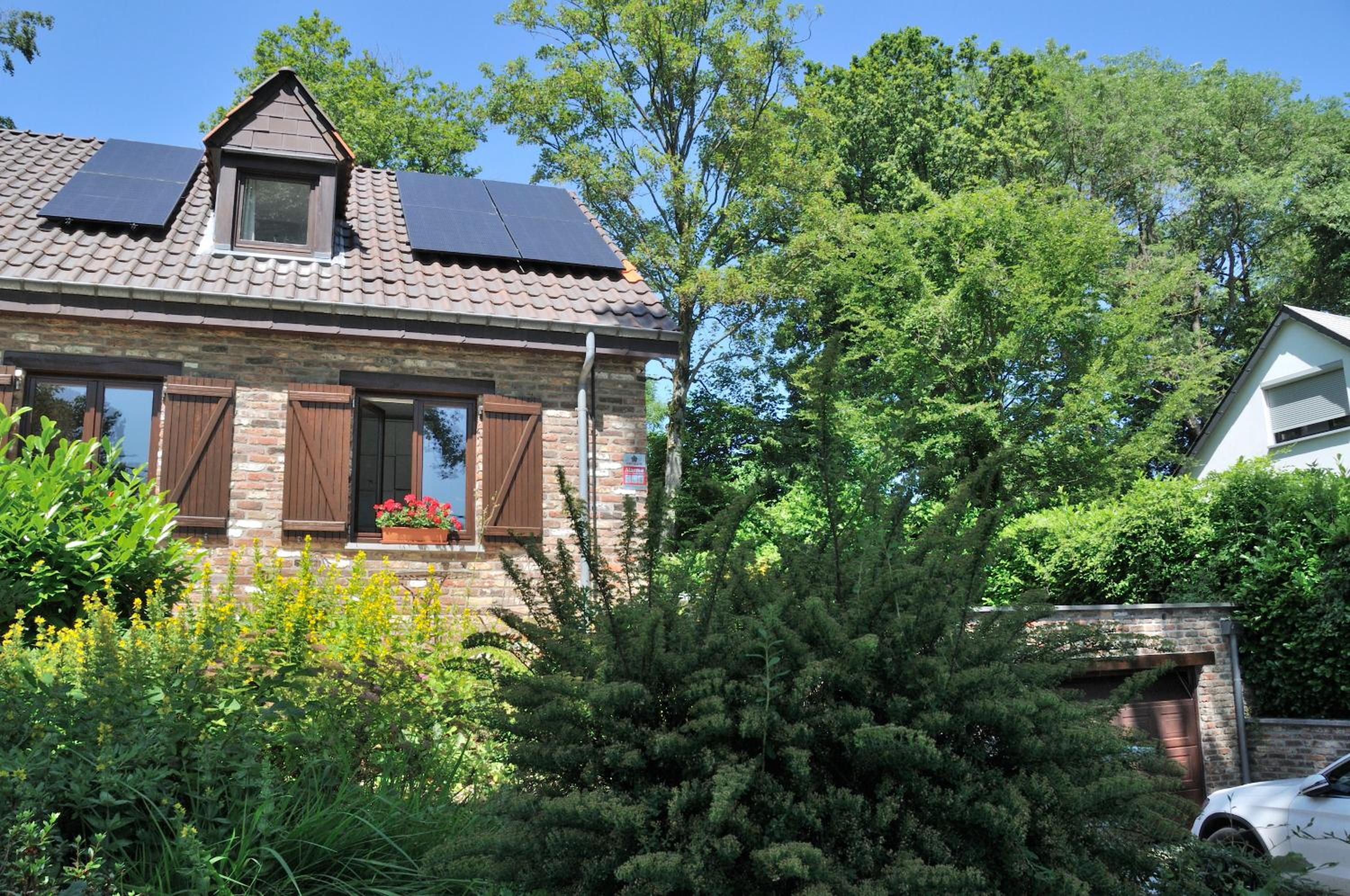 Très belle Villa 4 façades dans quartier vert et arboré - 5 kms de Namur