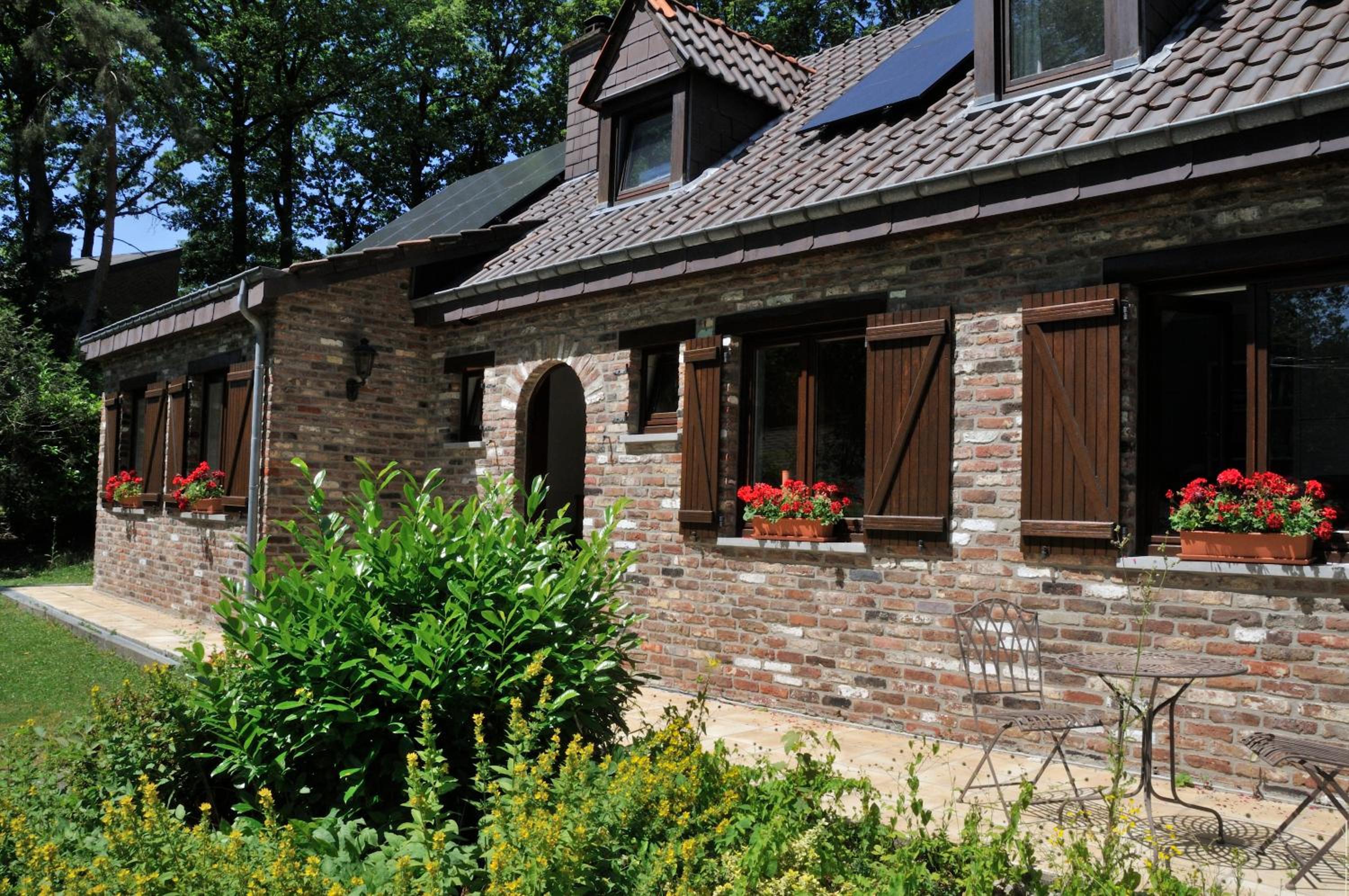 Très belle Villa 4 façades dans quartier vert et arboré - 5 kms de Namur