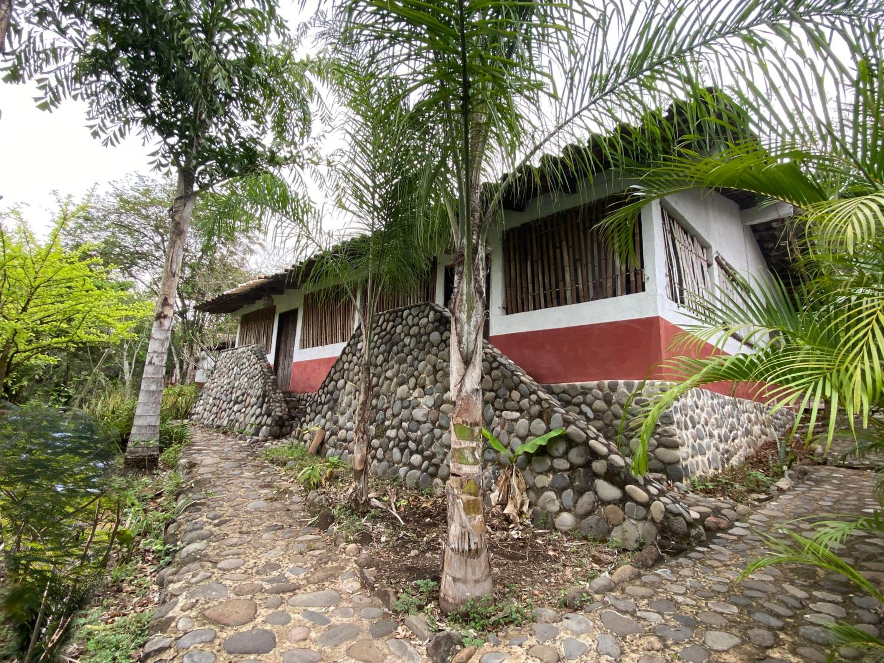 Hotel AQUA CEIBA Hotel Spa Aventuras y Eventos - Image 1