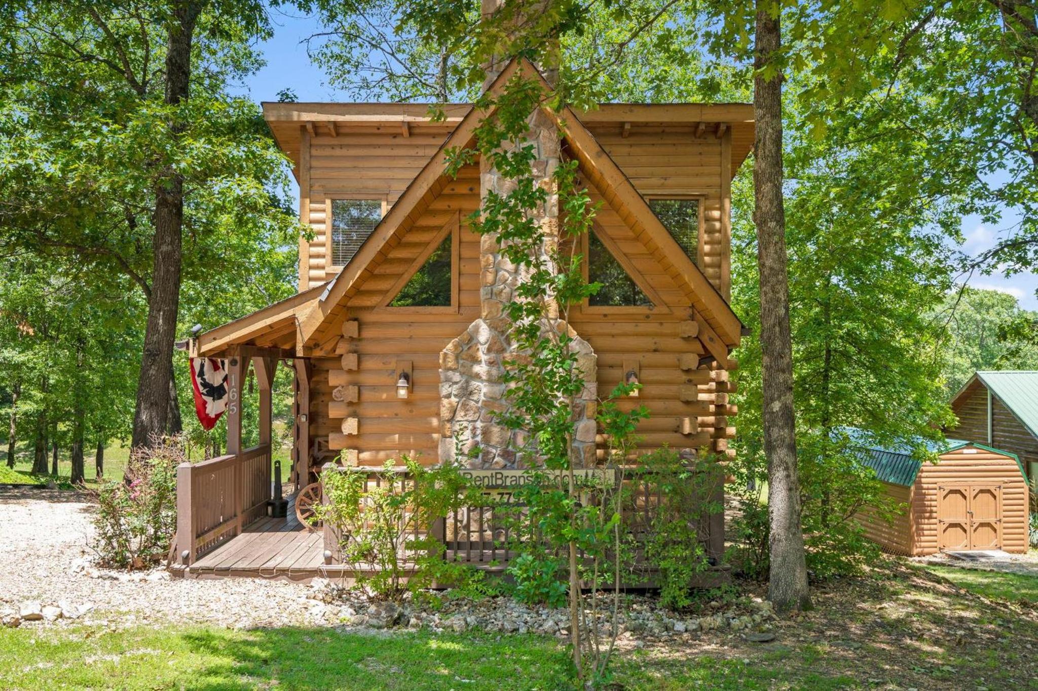 Lil' Treehouse Cabin in Ridgedale, US