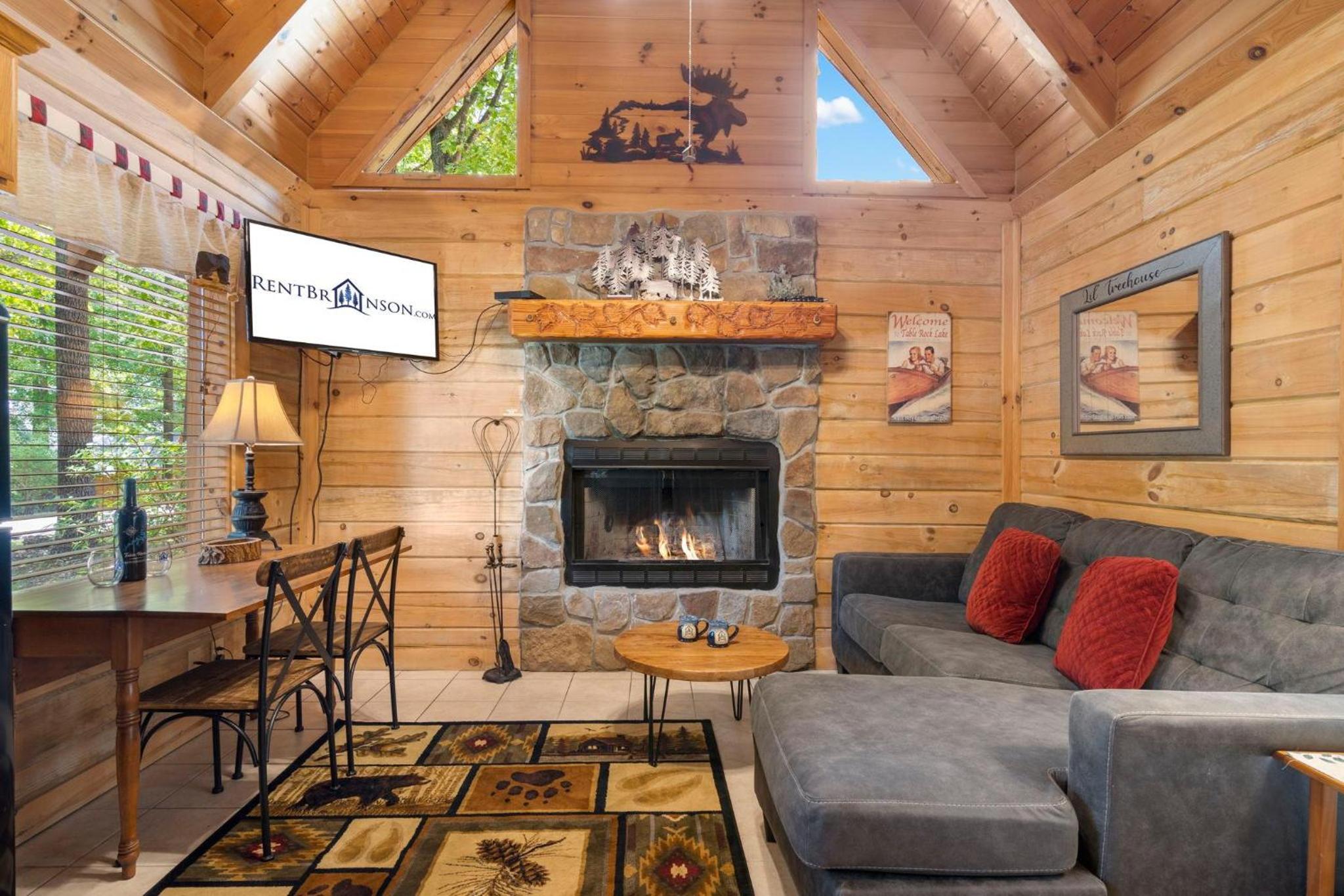 Lil' Treehouse Cabin view 3