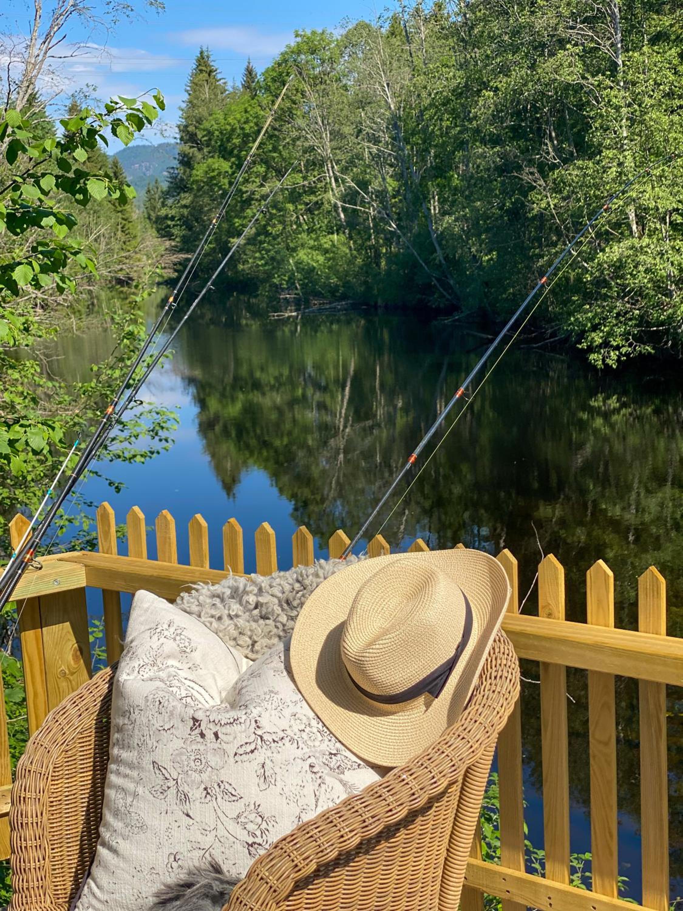 Idyllisk glamping rett ved elven view 3