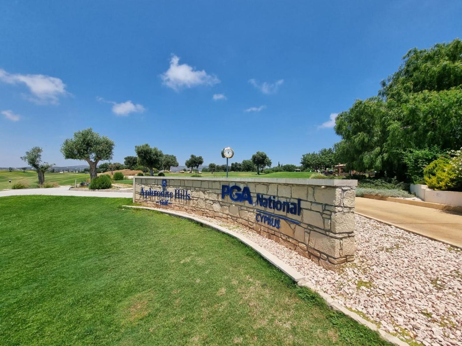 EXQUISITE GOLF VILLA with Sea, 8Tee, Green Views, in Aphrodite Hills Golf Resort