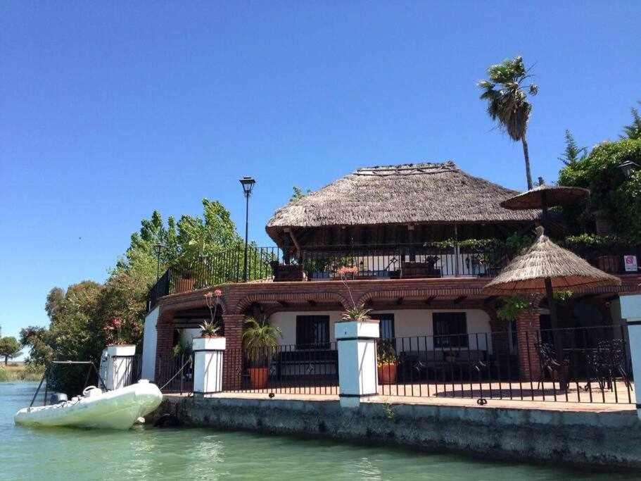 Espectacular casa con embarcadero.