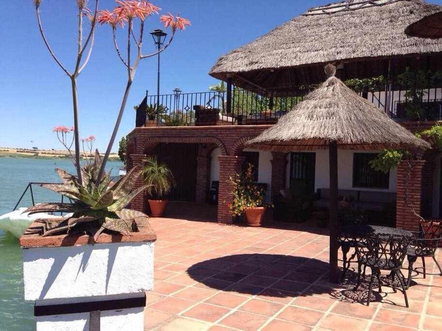 Espectacular casa con embarcadero.