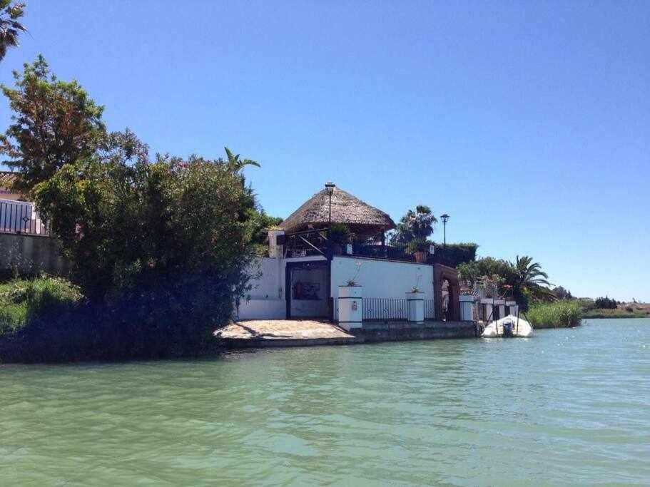 Espectacular casa con embarcadero.