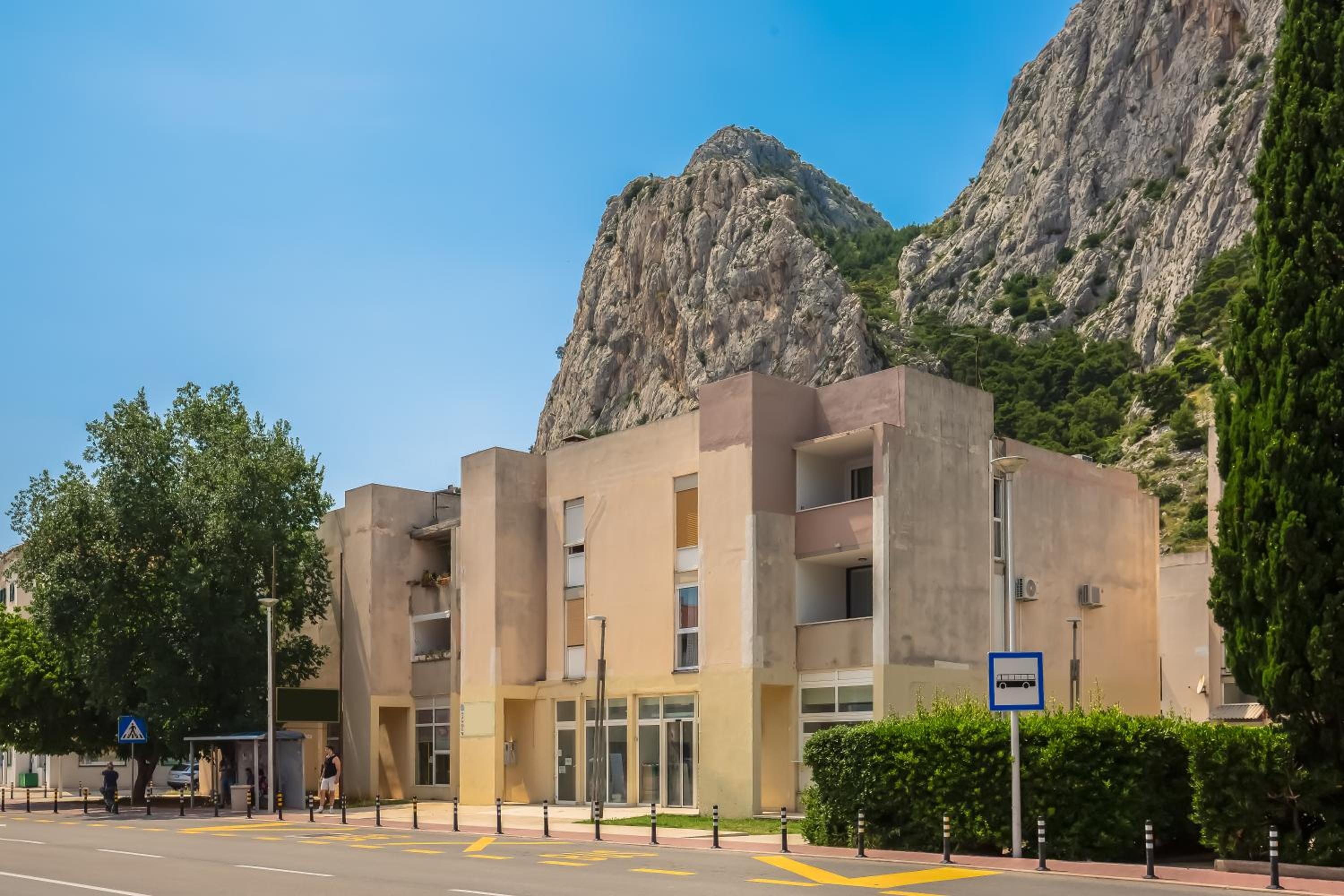 Vogue Apartments