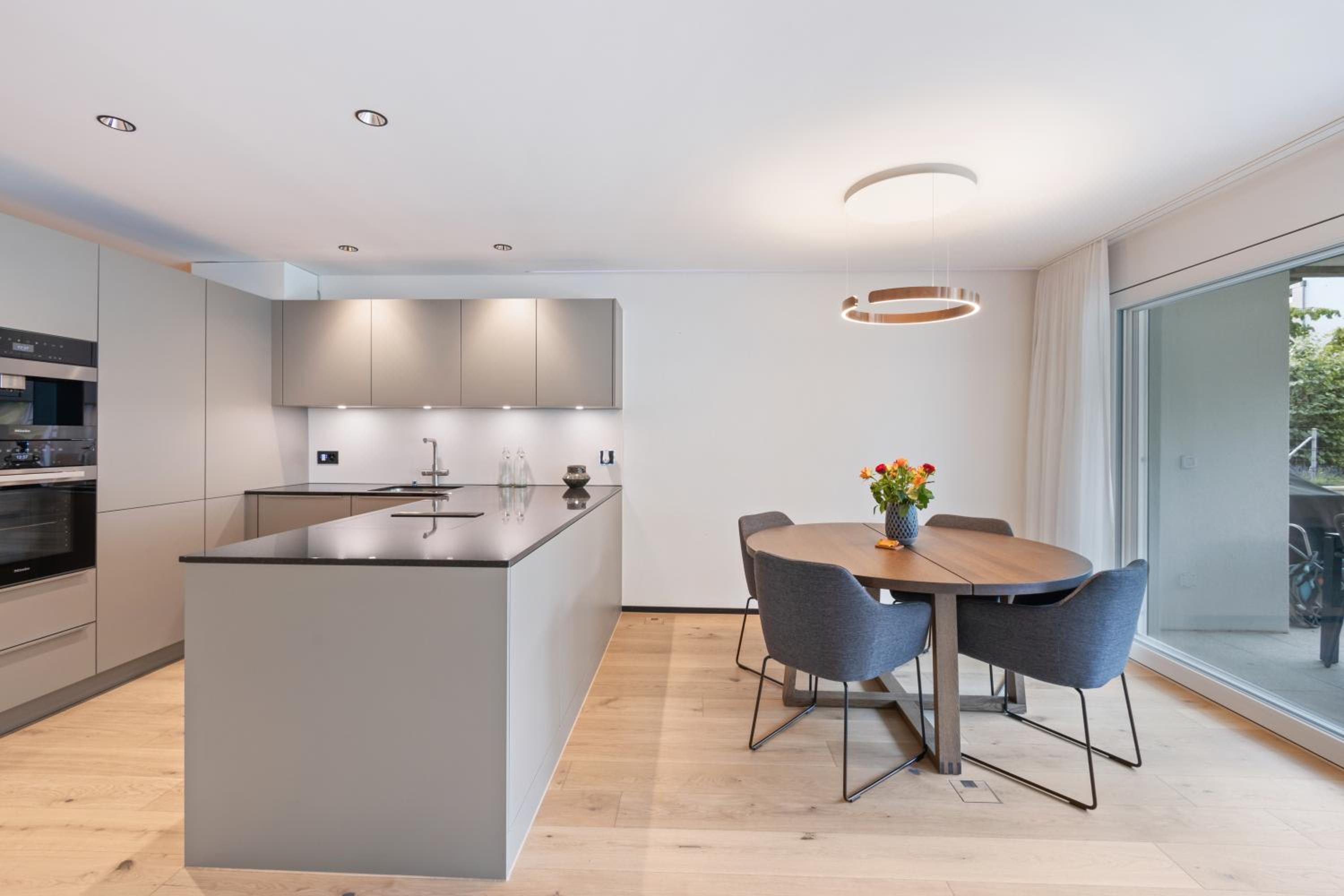 The R Apartment Zugerberg - EV Wallbox - Terrasse