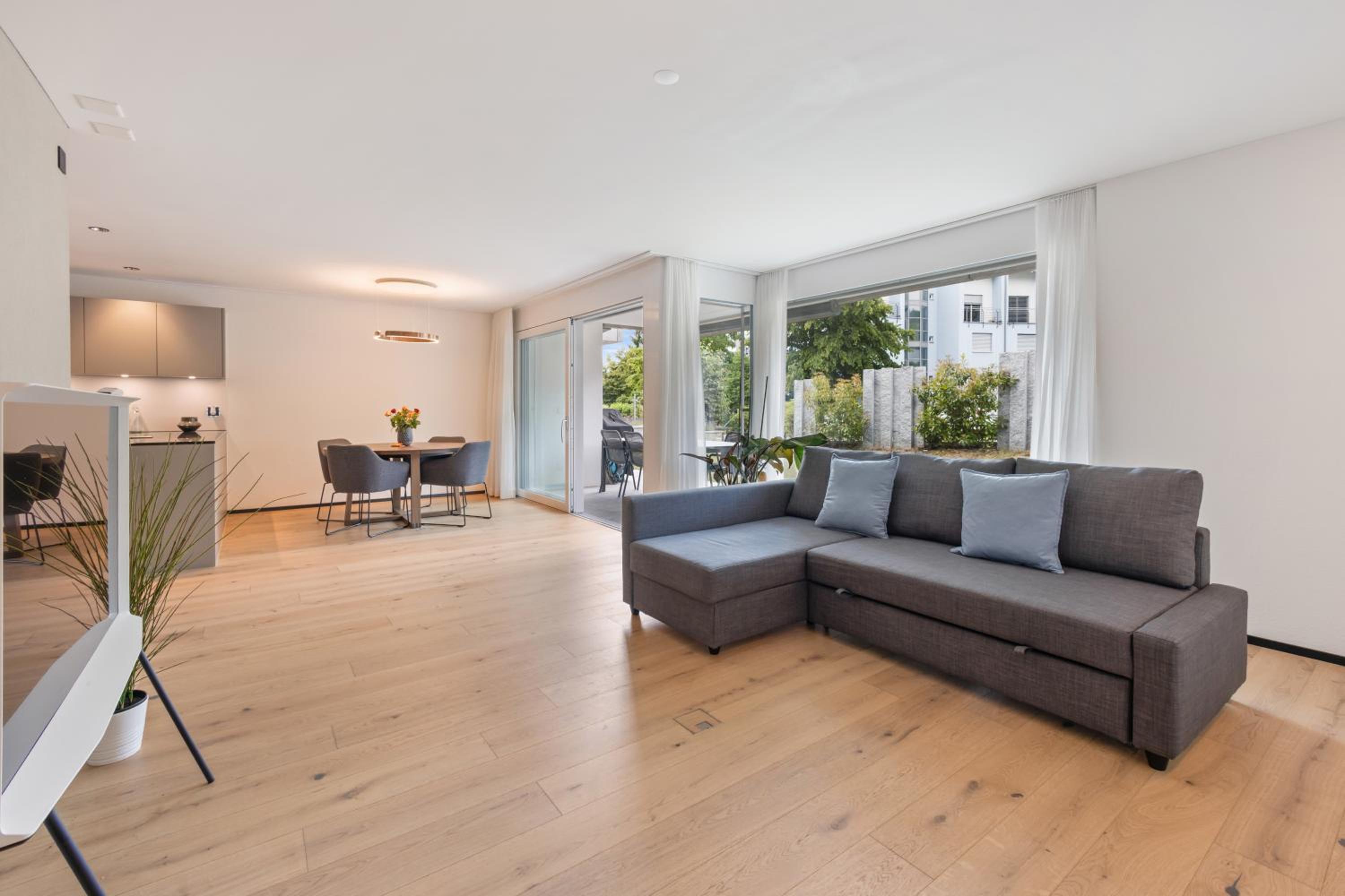 The R Apartment Zugerberg - EV Wallbox - Terrasse