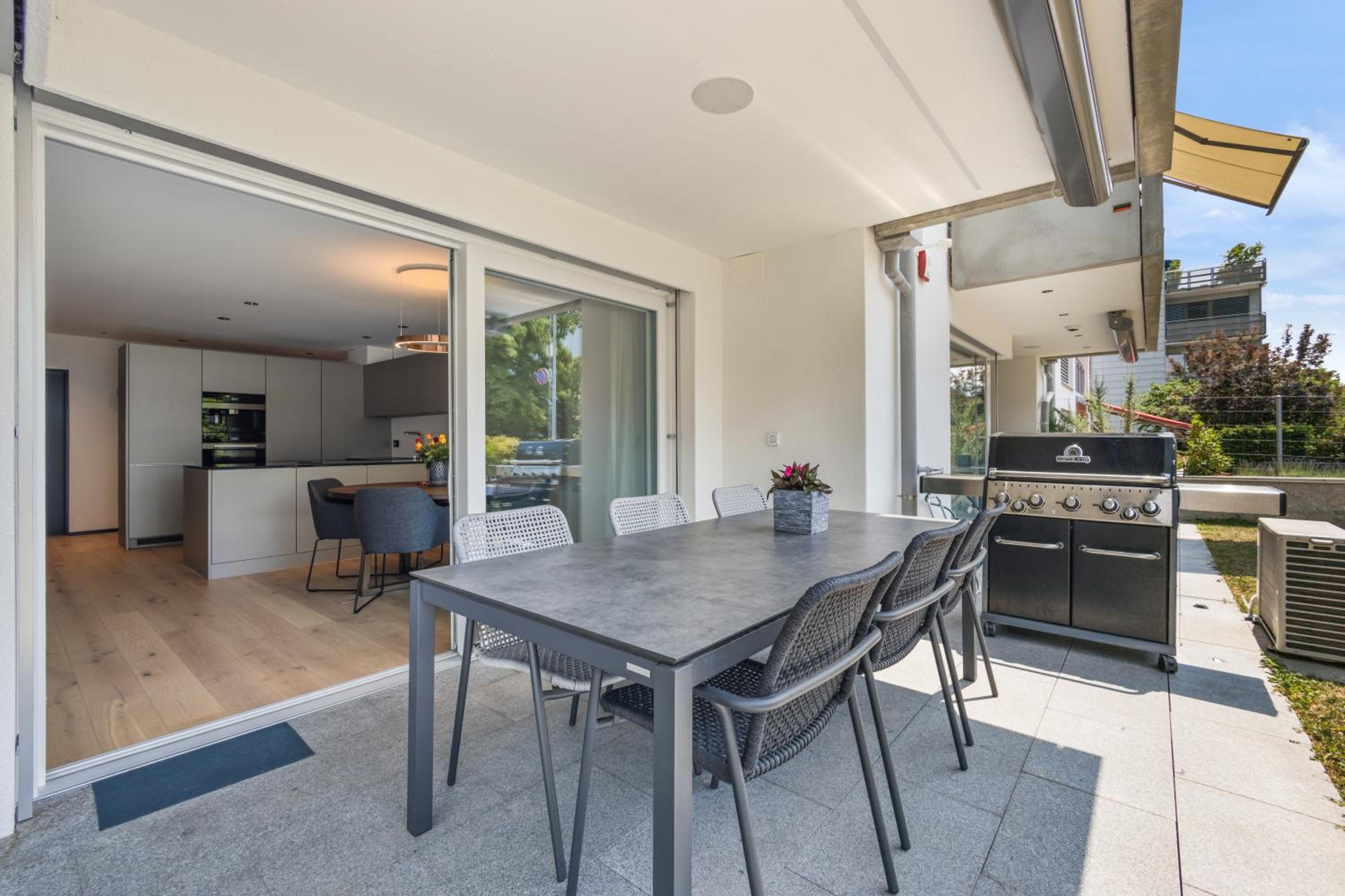 The R Apartment Zugerberg - EV Wallbox - Terrasse