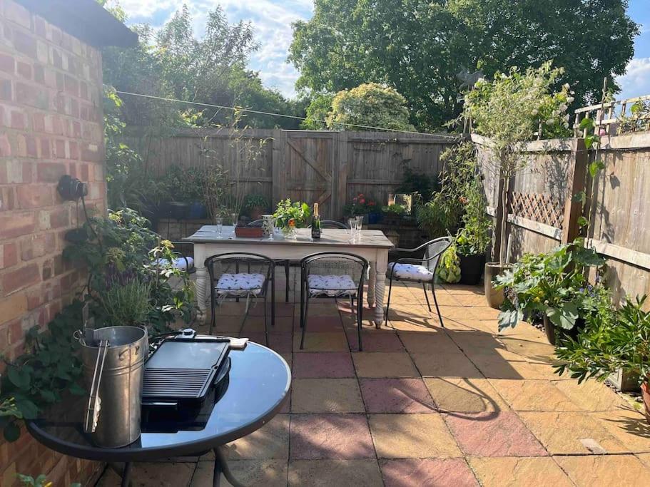 Oakham Vacations - Field View - Property Image 24