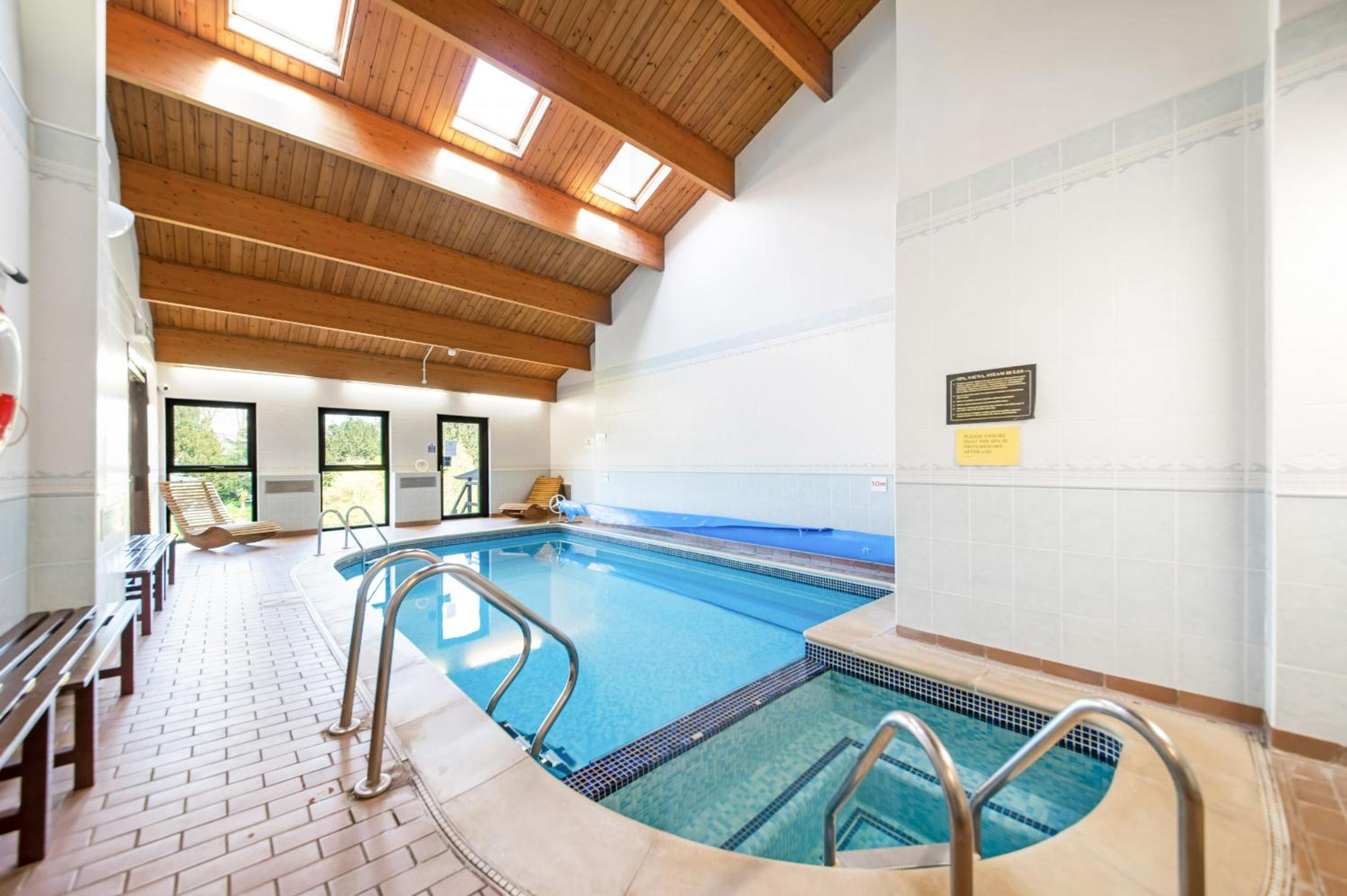 Finest Retreats - Kilburn Hall Apt view 3