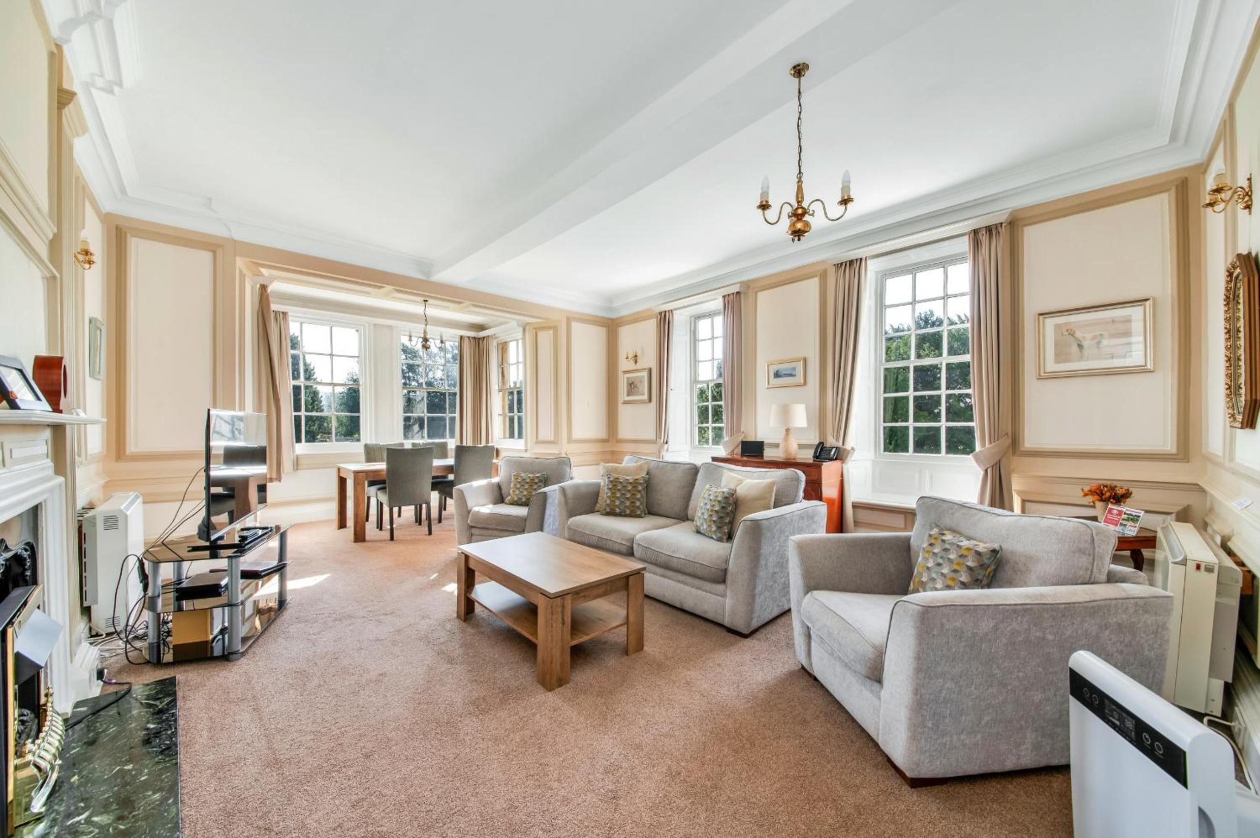 Finest Retreats - Sutton Hall Apt view 2